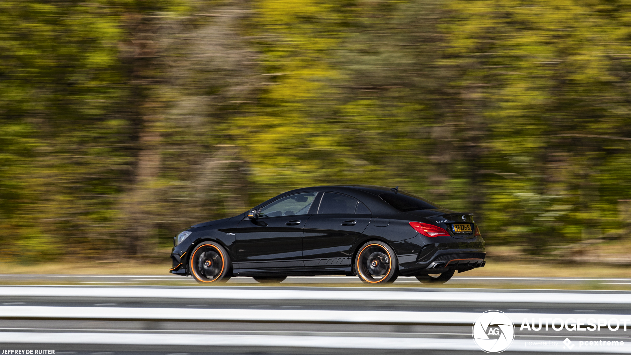 Mercedes-Benz CLA 45 AMG OrangeArt Edition C117