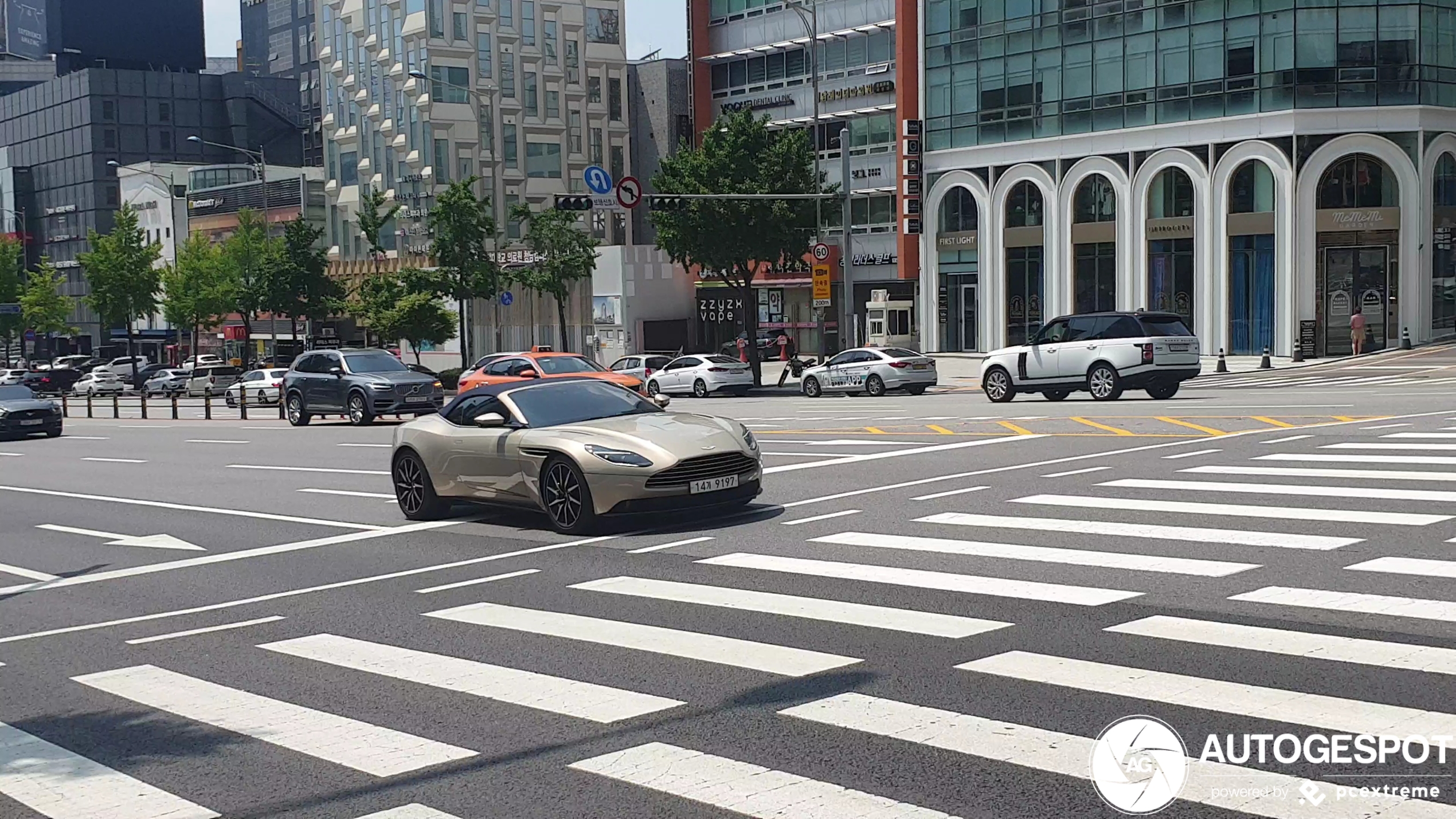 Aston Martin DB11 V8 Volante