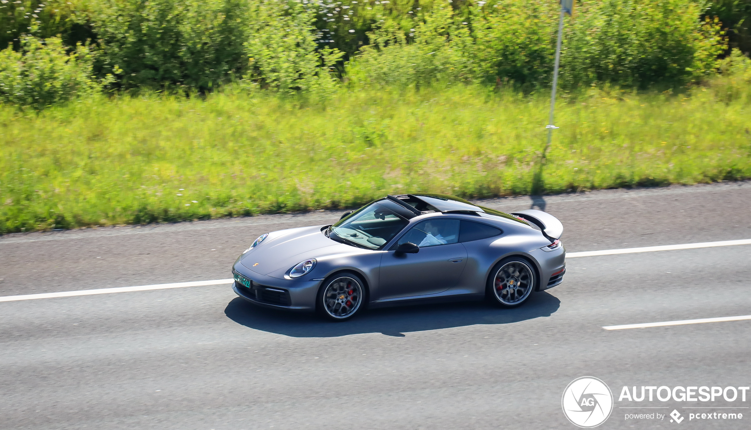 Porsche 992 Carrera 4S