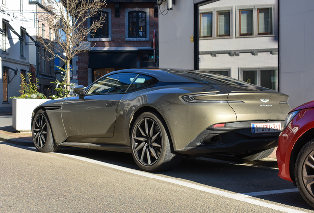 Aston Martin DB11 V8