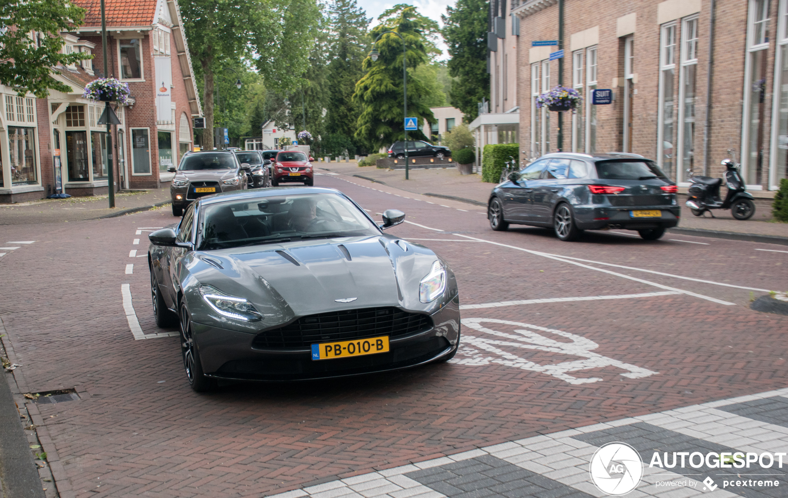 Aston Martin DB11