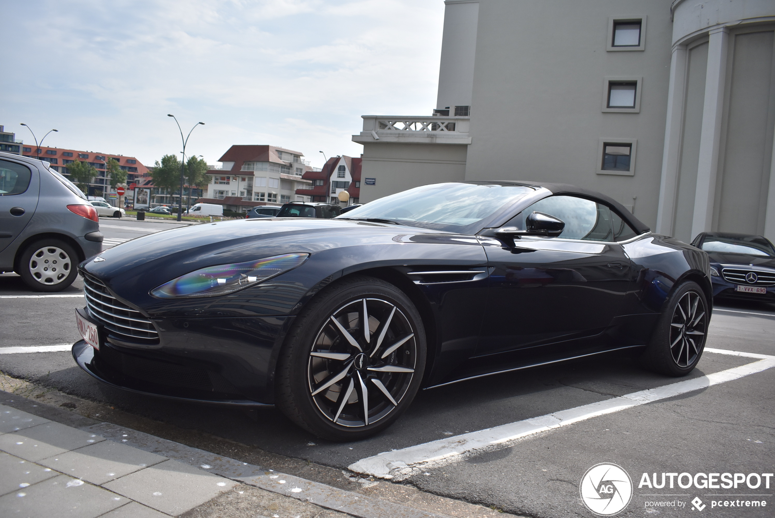 Aston Martin DB11 V8 Volante