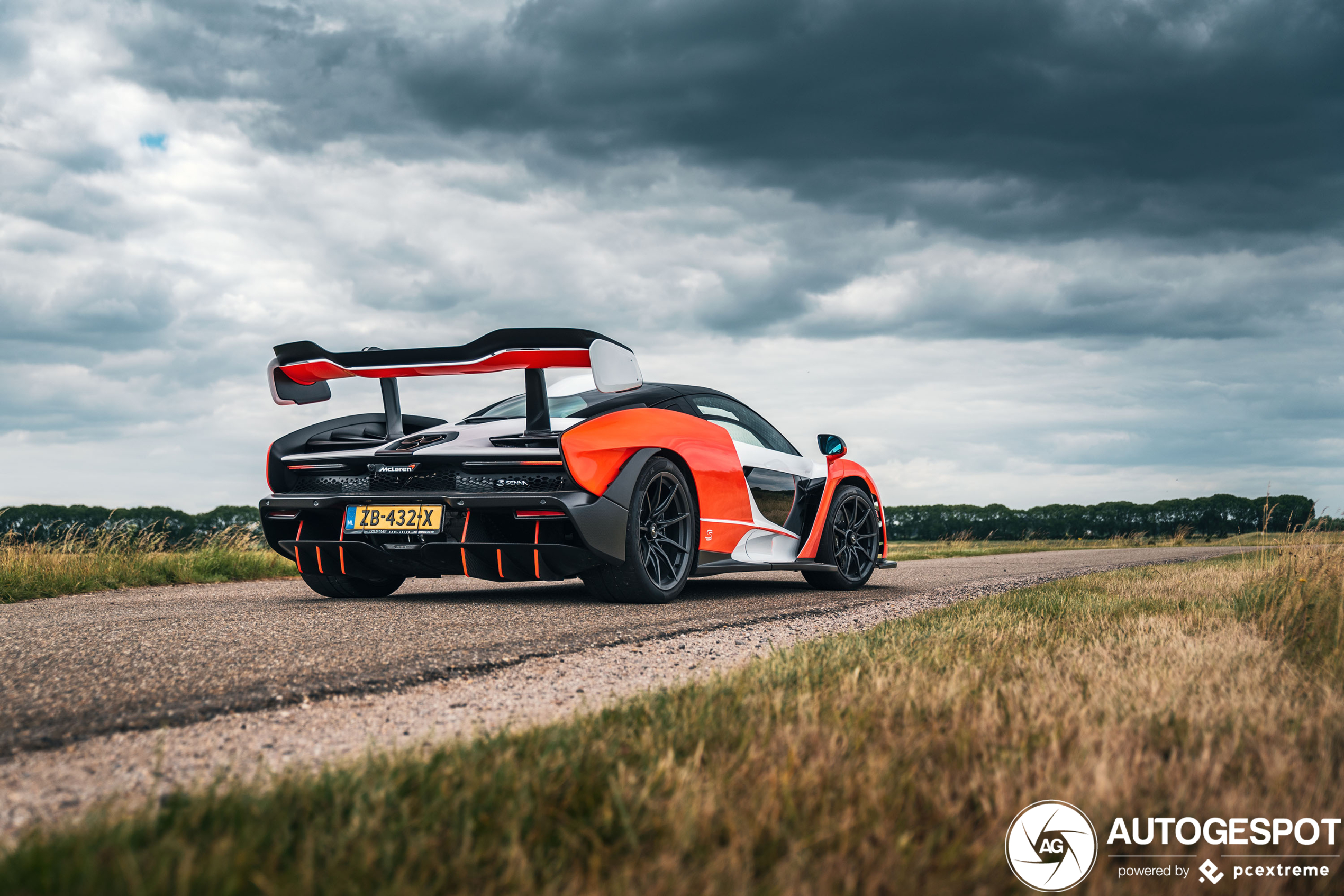 McLaren Senna draagt met trots nostalgische livery