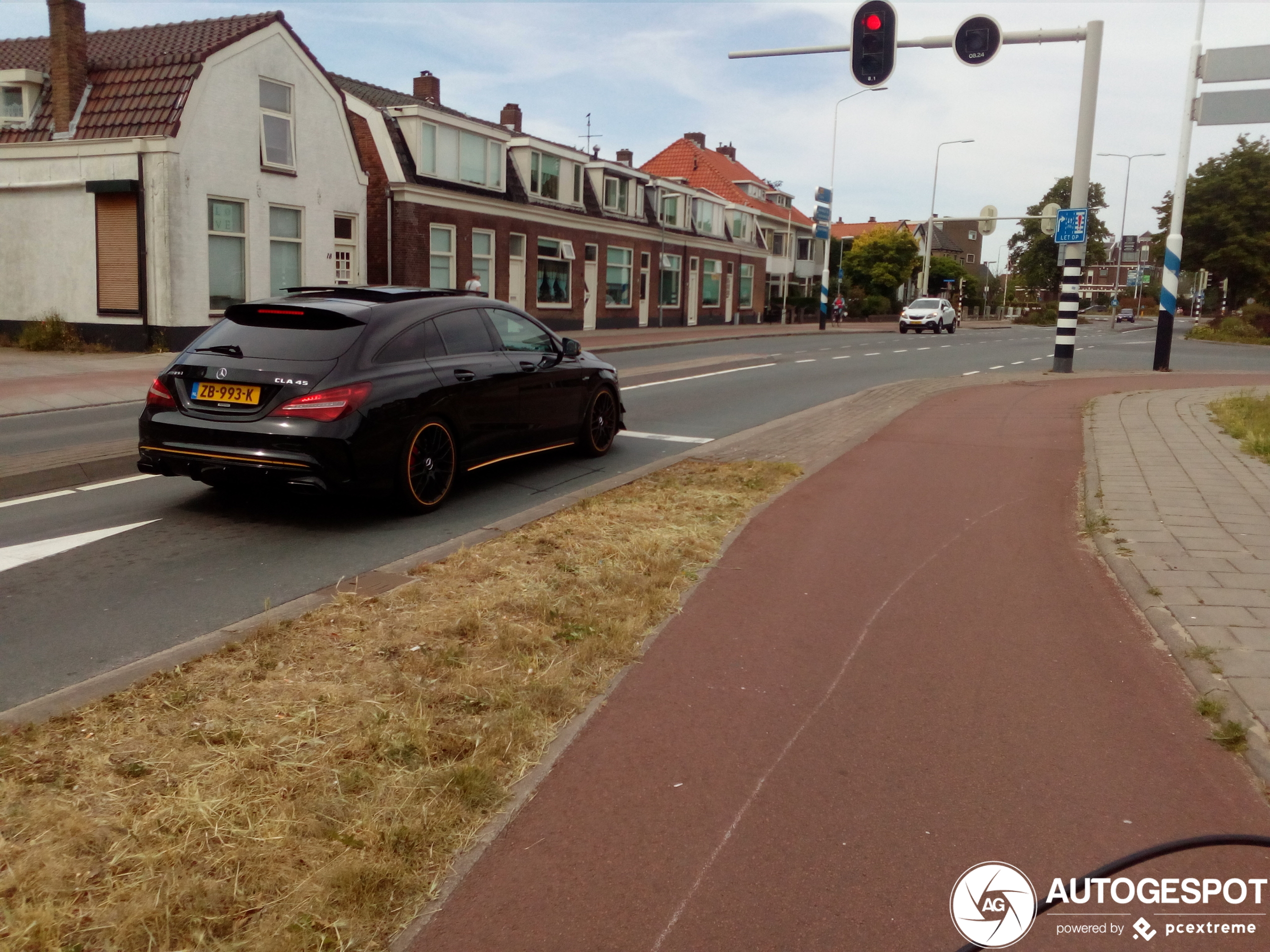 Mercedes-AMG CLA 45 Shooting Brake X117 Yellow Night Edition