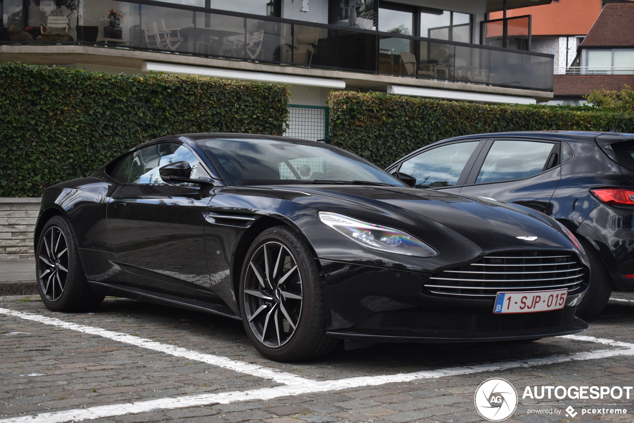 Aston Martin DB11