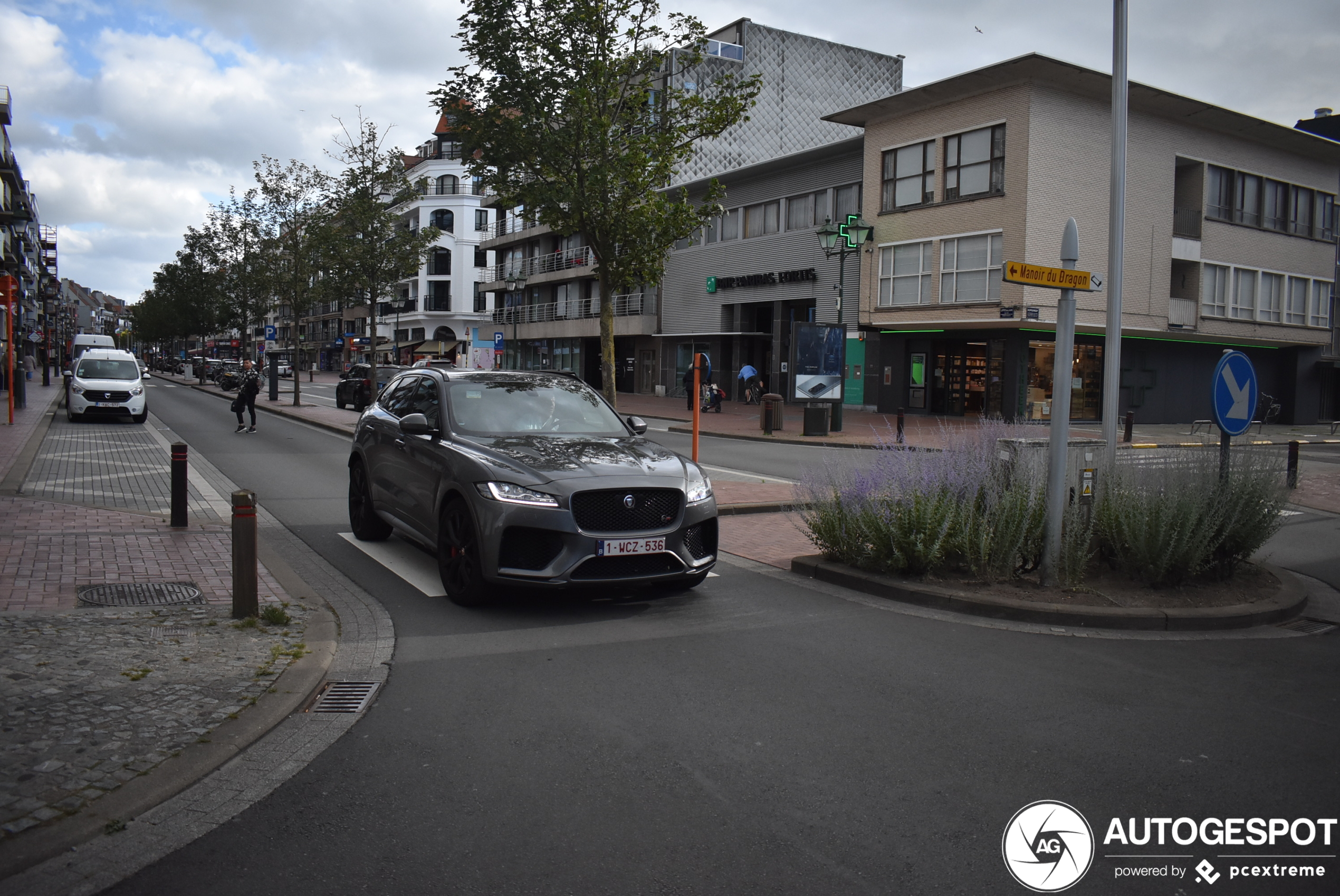 Jaguar F-PACE SVR