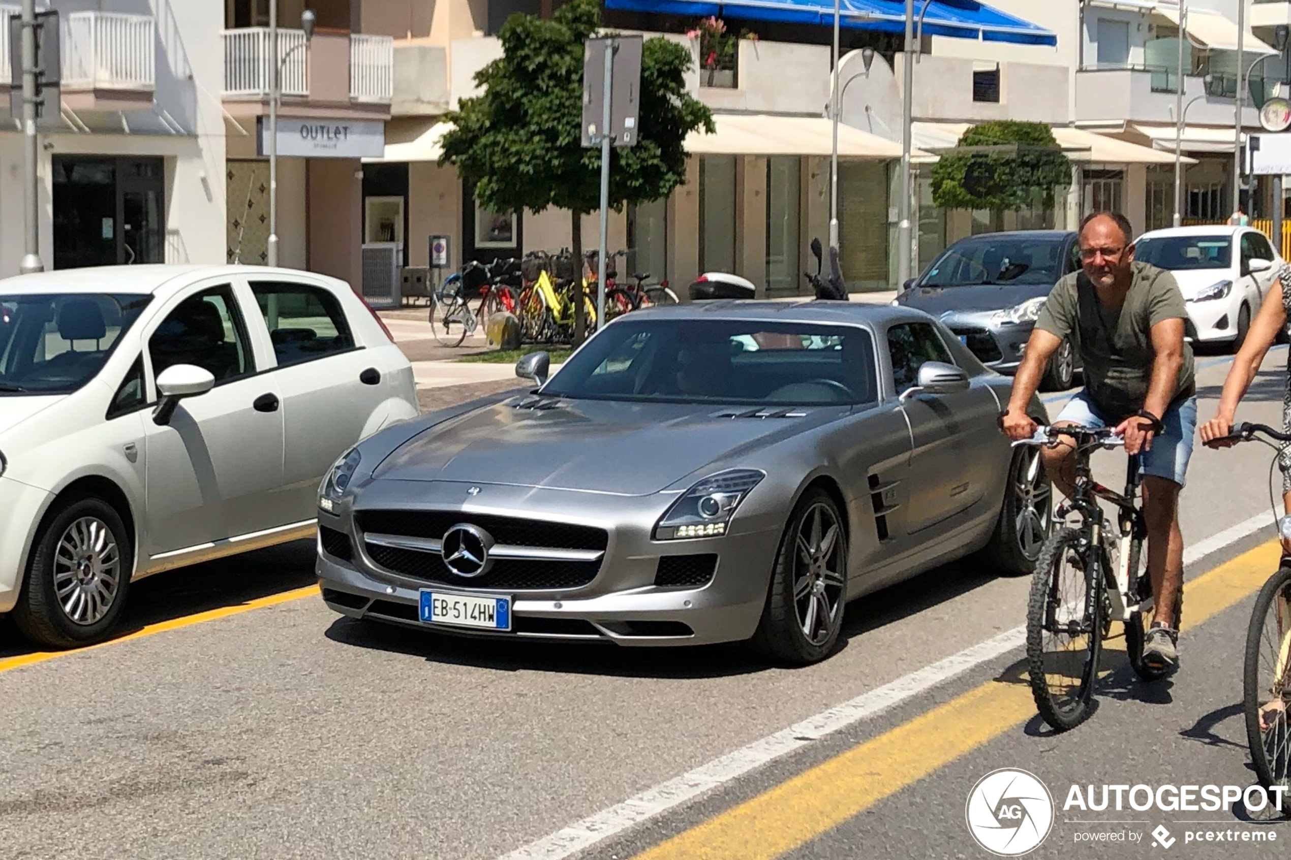 Mercedes-Benz SLS AMG