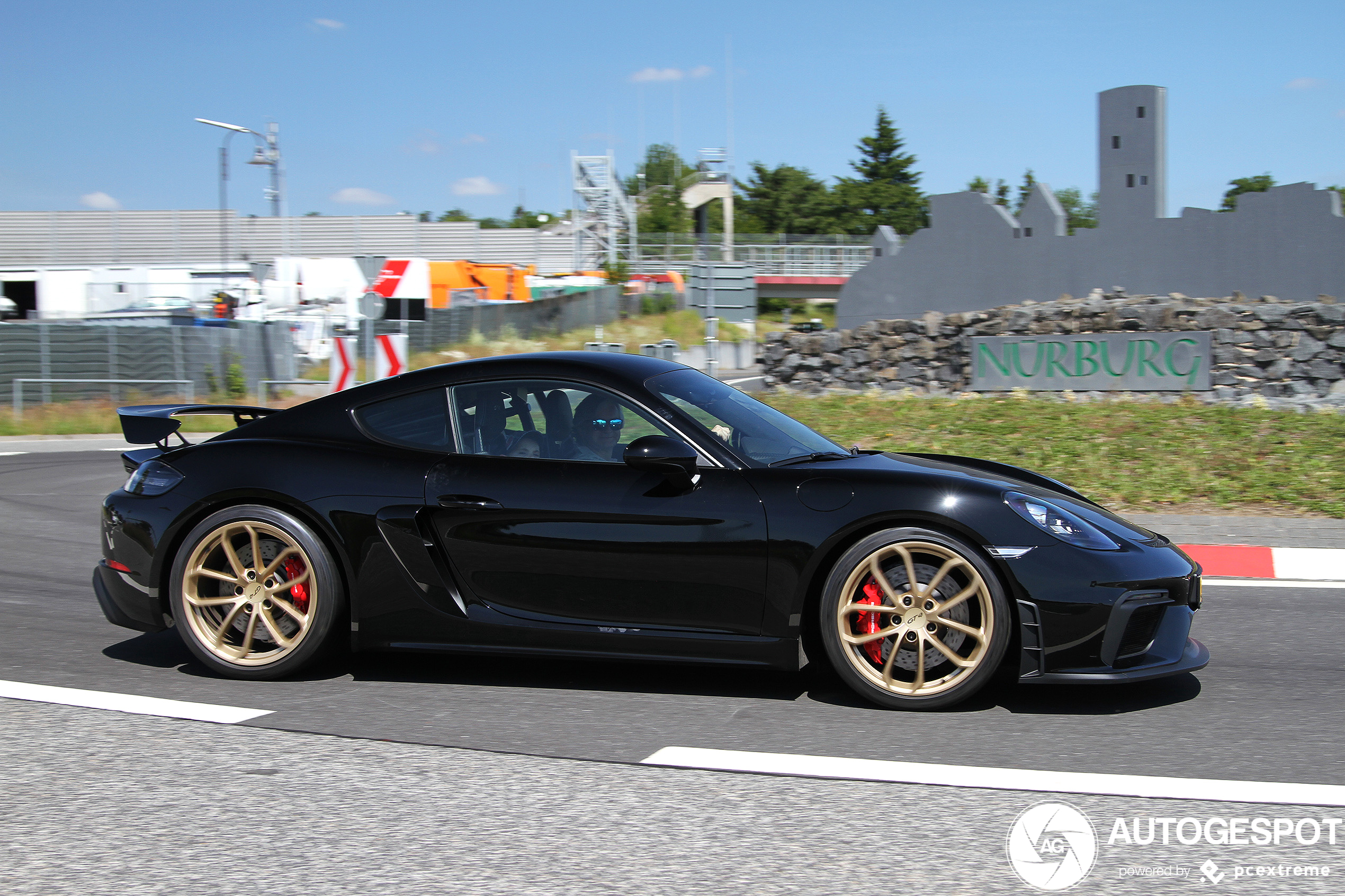 Porsche 718 Cayman GT4