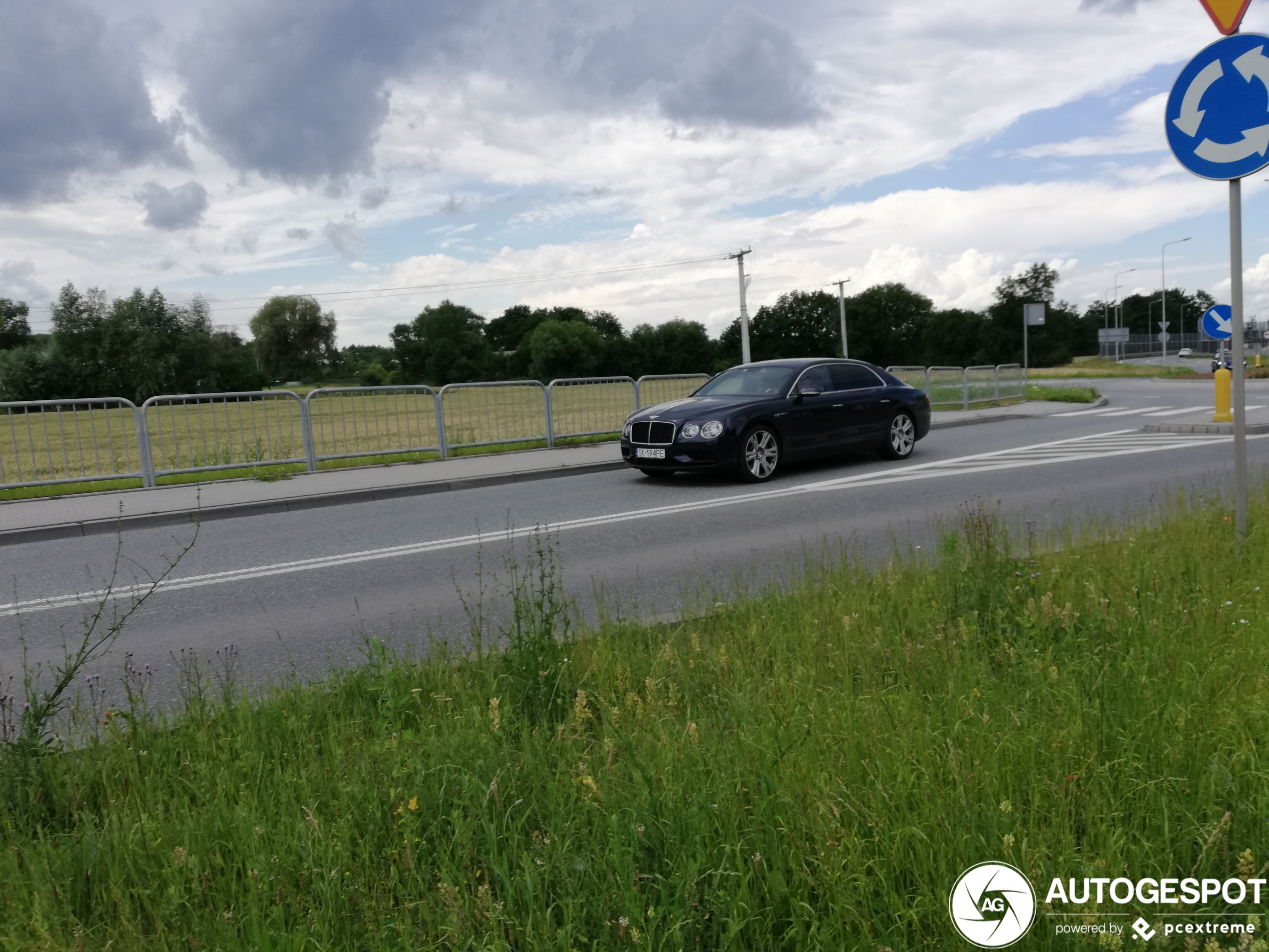 Bentley Flying Spur V8 S