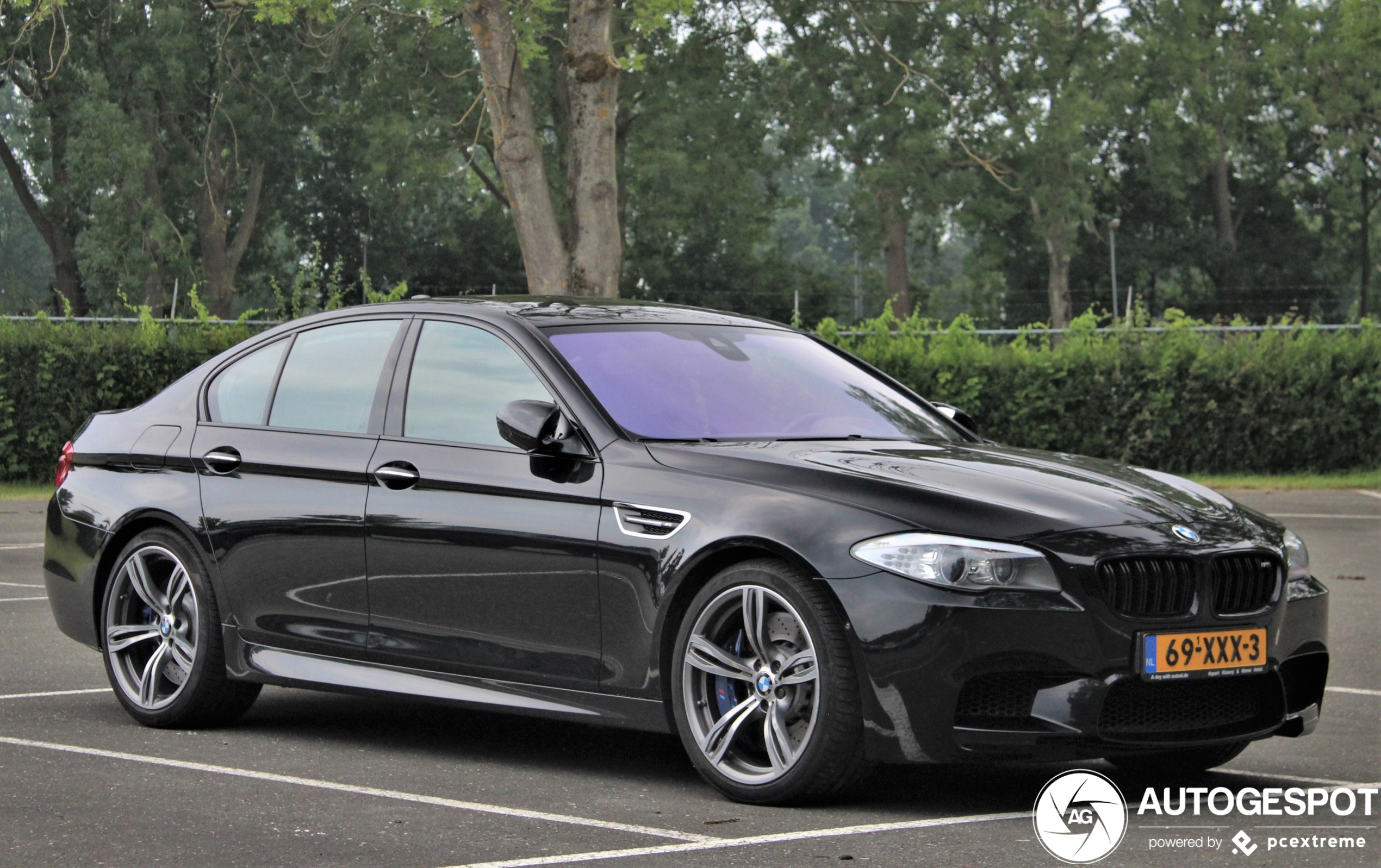 BMW M5 F10 2011