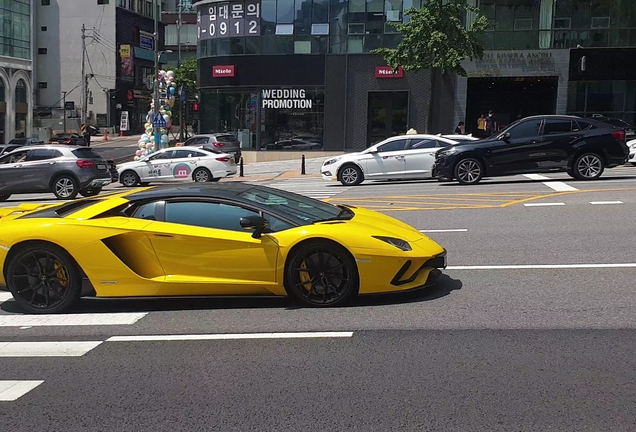 Lamborghini Aventador S LP740-4