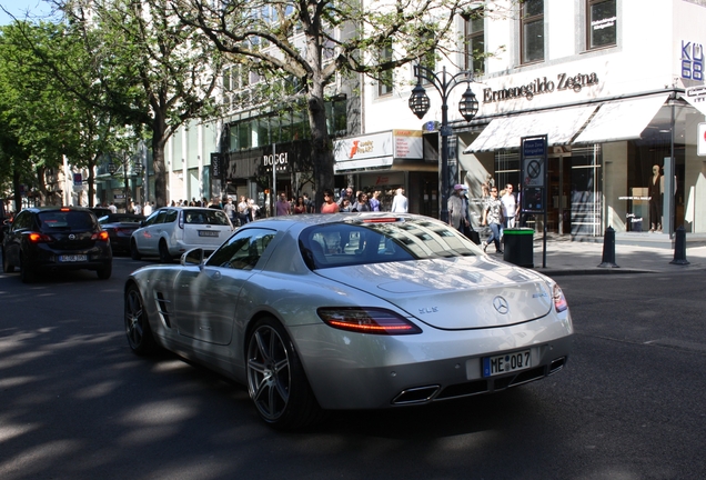 Mercedes-Benz SLS AMG