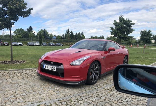 Nissan GT-R