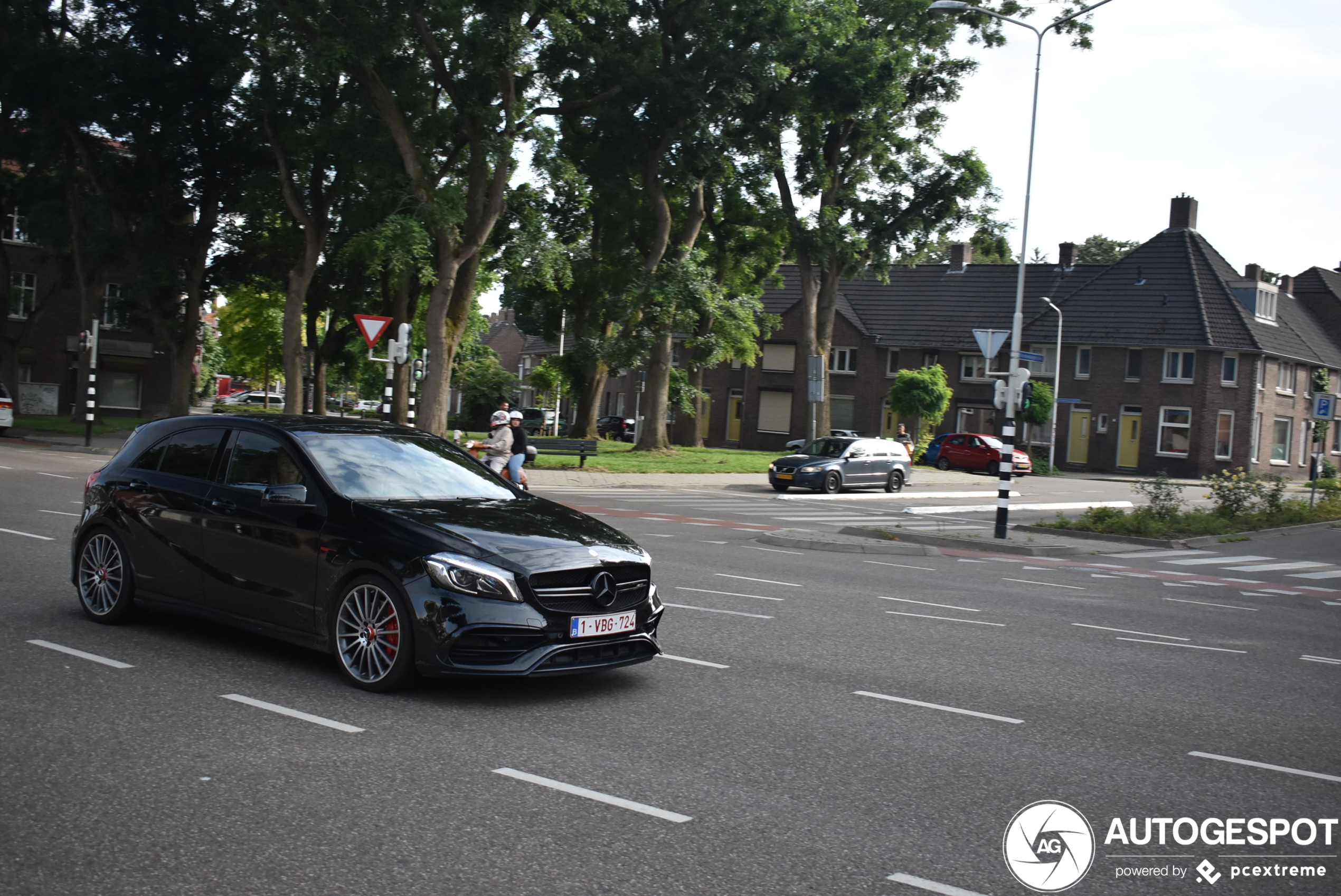 Mercedes-AMG A 45 W176 2015