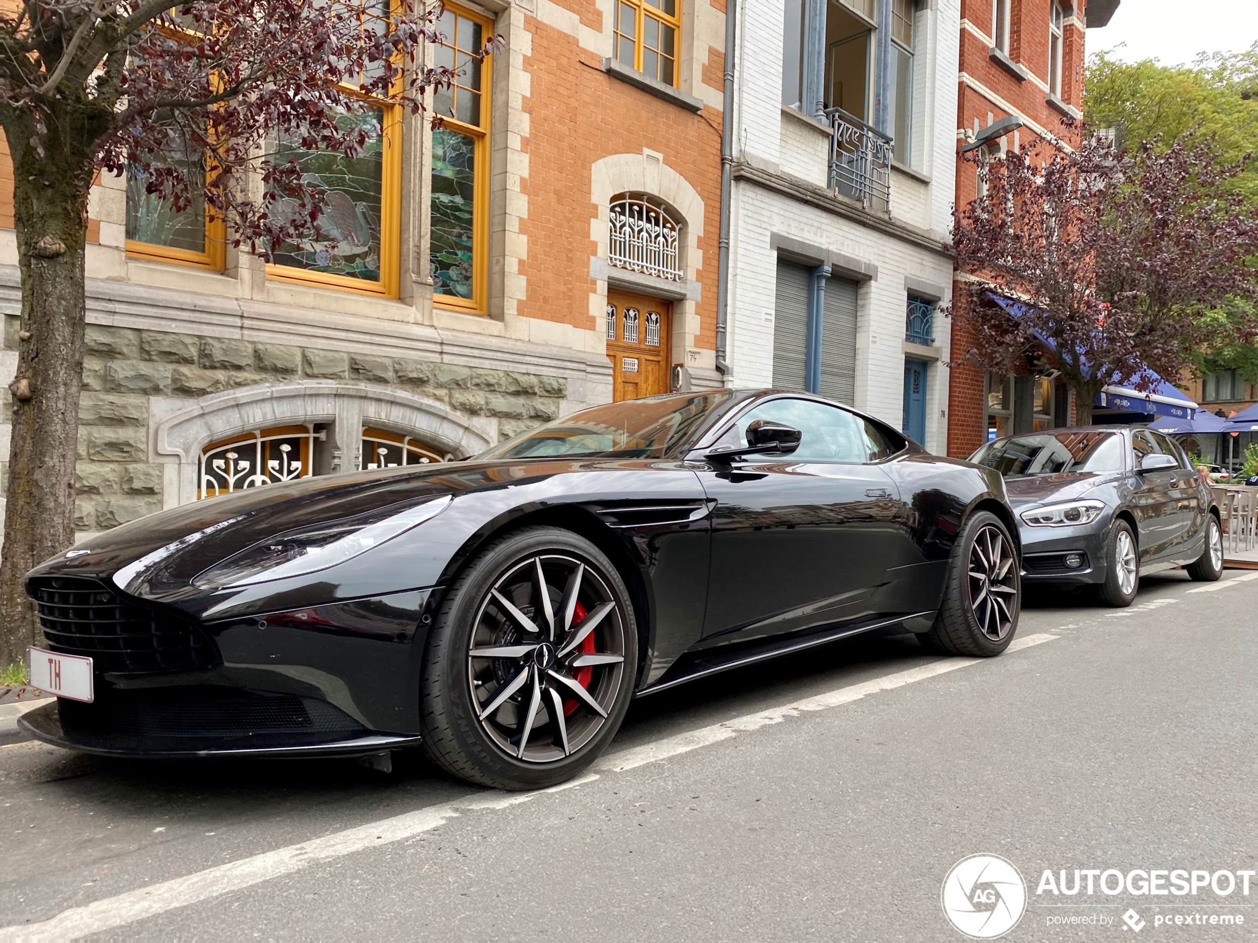 Aston Martin DB11 V8