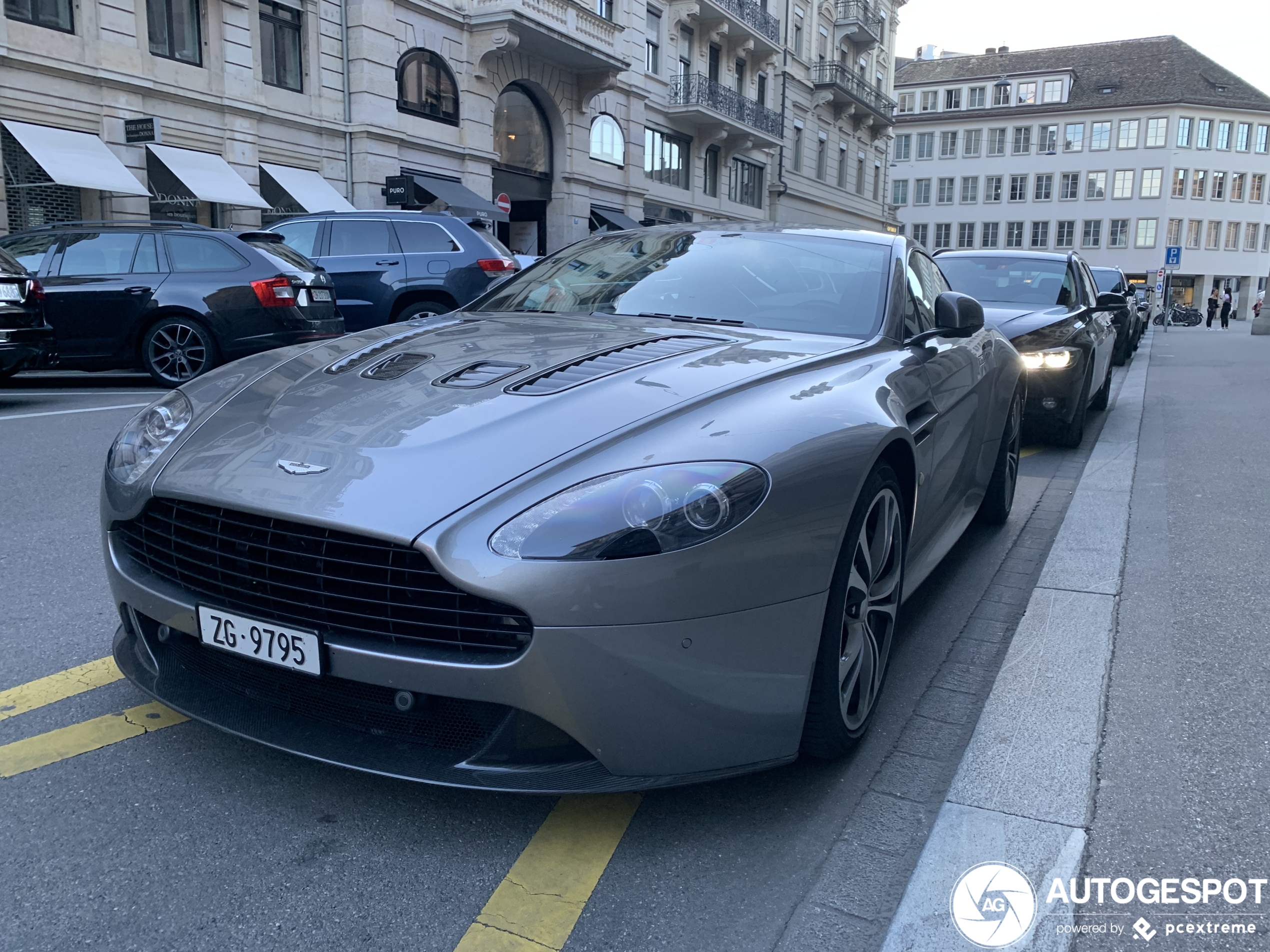 Aston Martin V12 Vantage