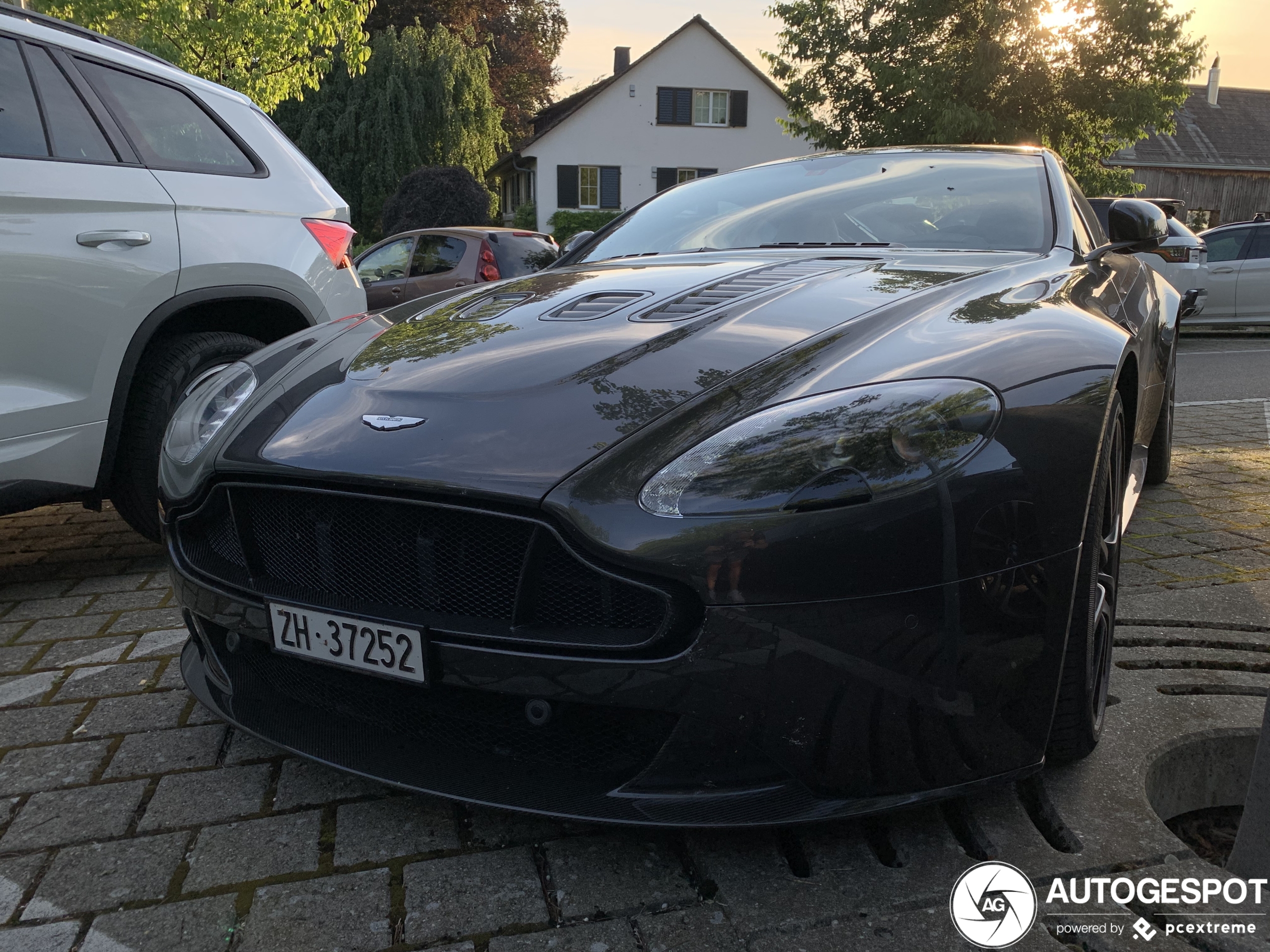 Aston Martin V12 Vantage S