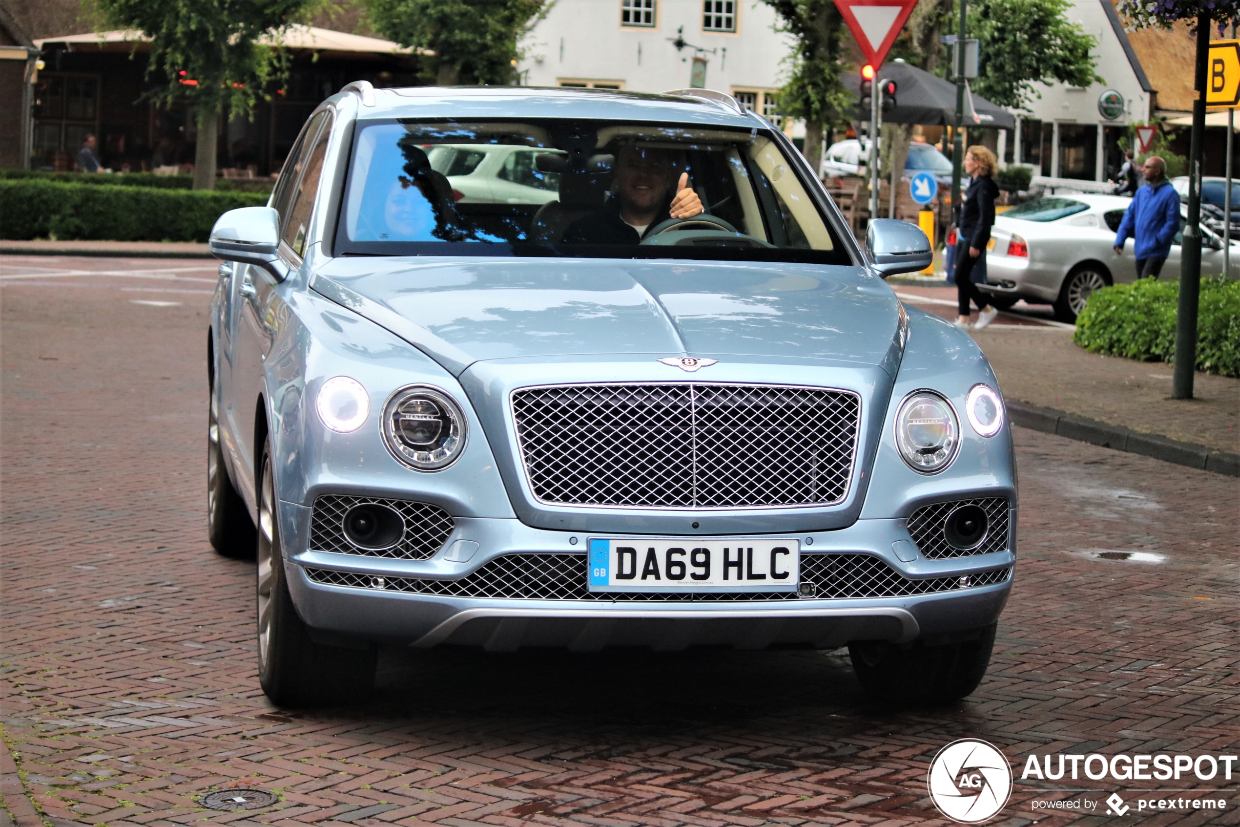 Bentley Bentayga Hybrid