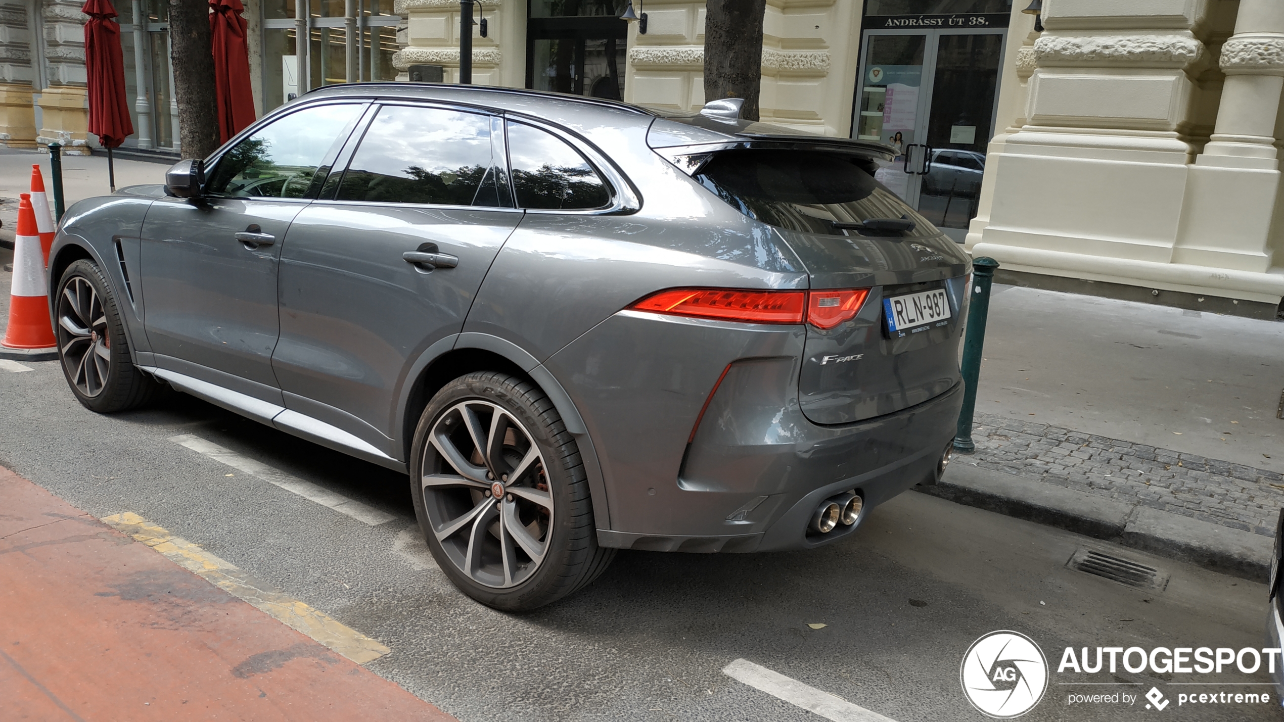 Jaguar F-PACE SVR