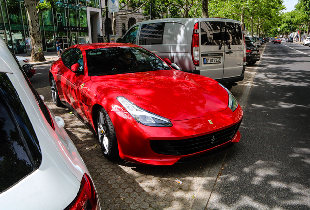 Ferrari GTC4Lusso T