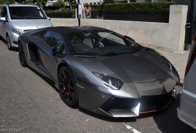 Lamborghini Aventador LP700-4 Roadster