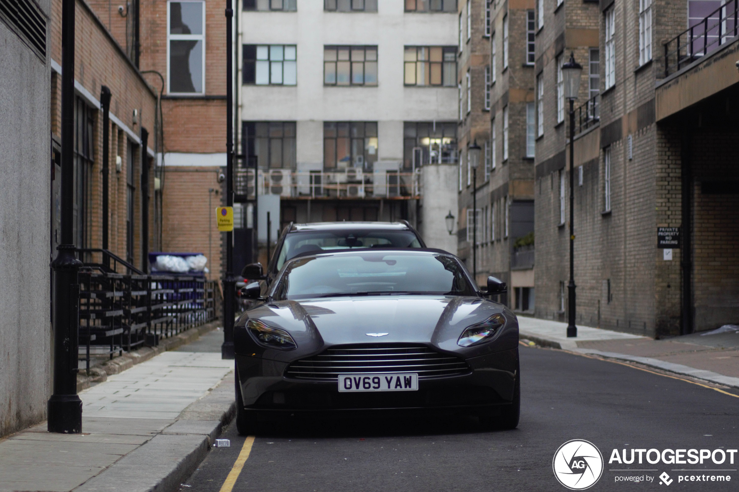 Aston Martin DB11 V8 Volante