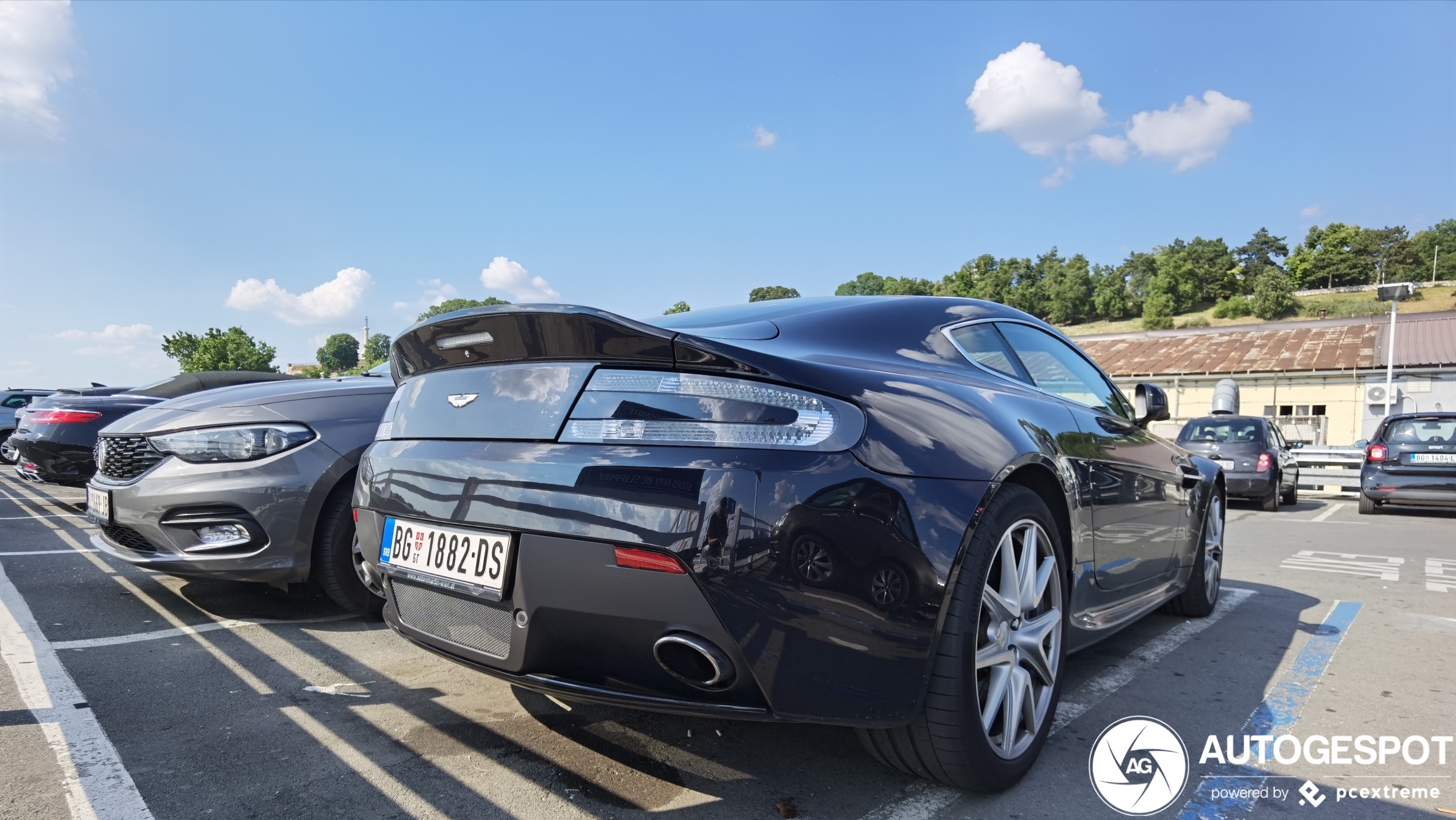 Aston Martin V8 Vantage 2012