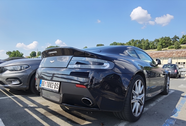 Aston Martin V8 Vantage 2012