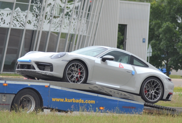 Porsche 992 Carrera 4S