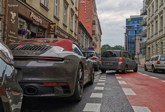 Porsche 992 Carrera 4S Cabriolet