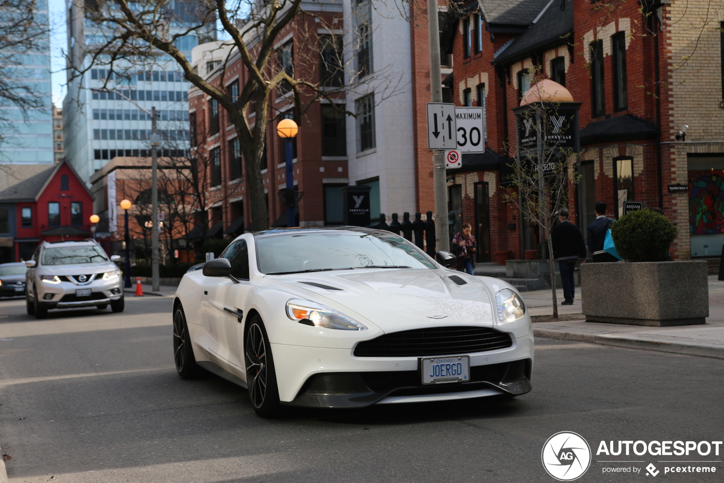 Aston Martin Vanquish 2013