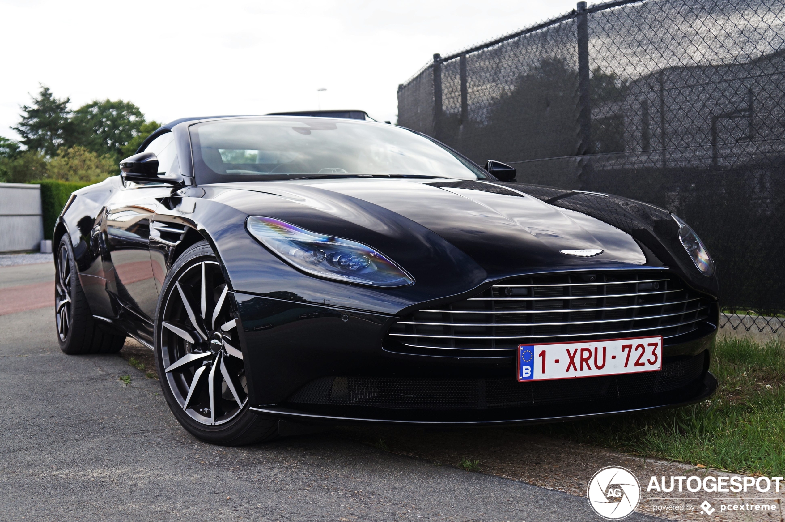 Aston Martin DB11 V8 Volante