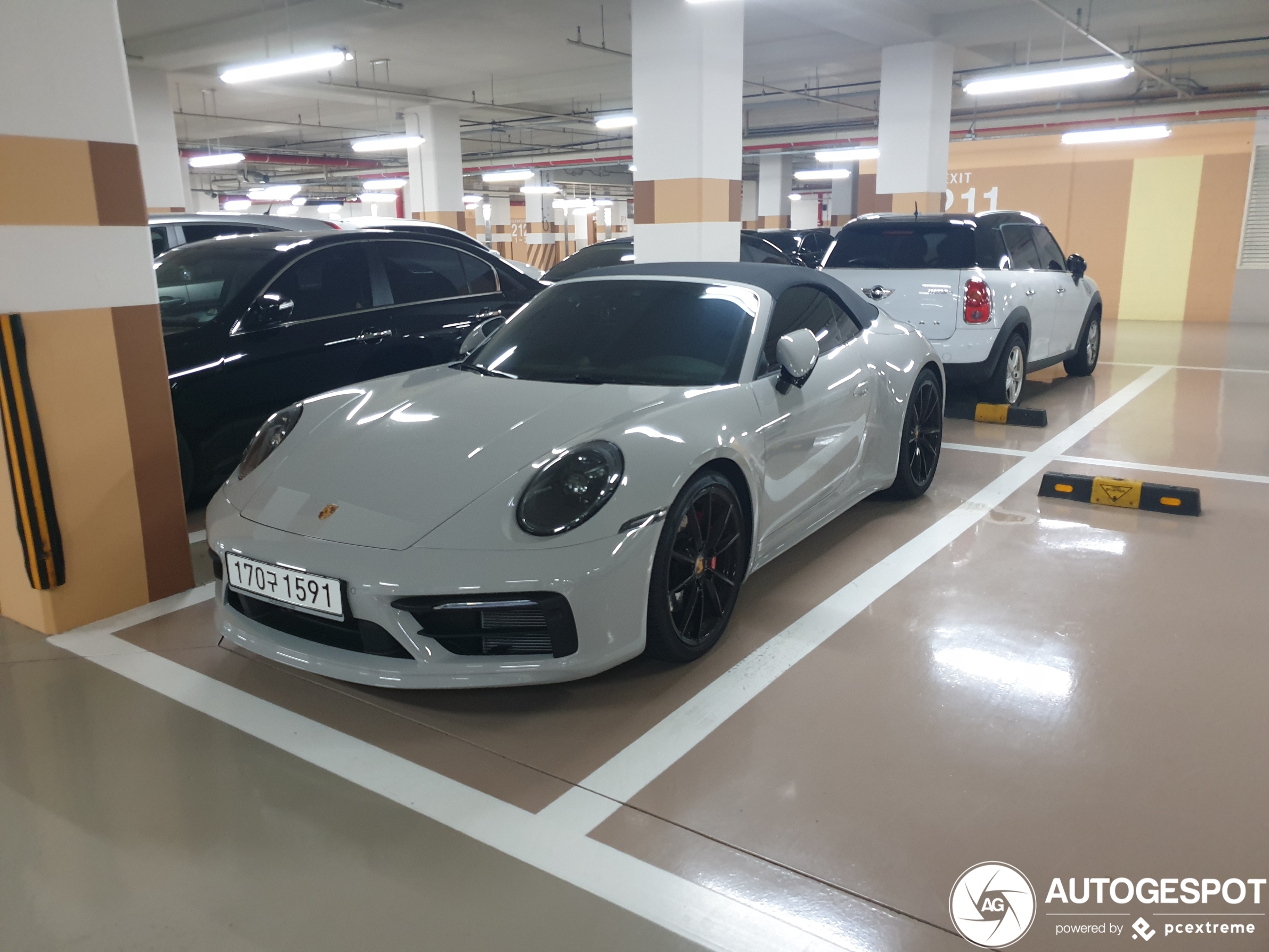 Porsche 992 Carrera 4S Cabriolet