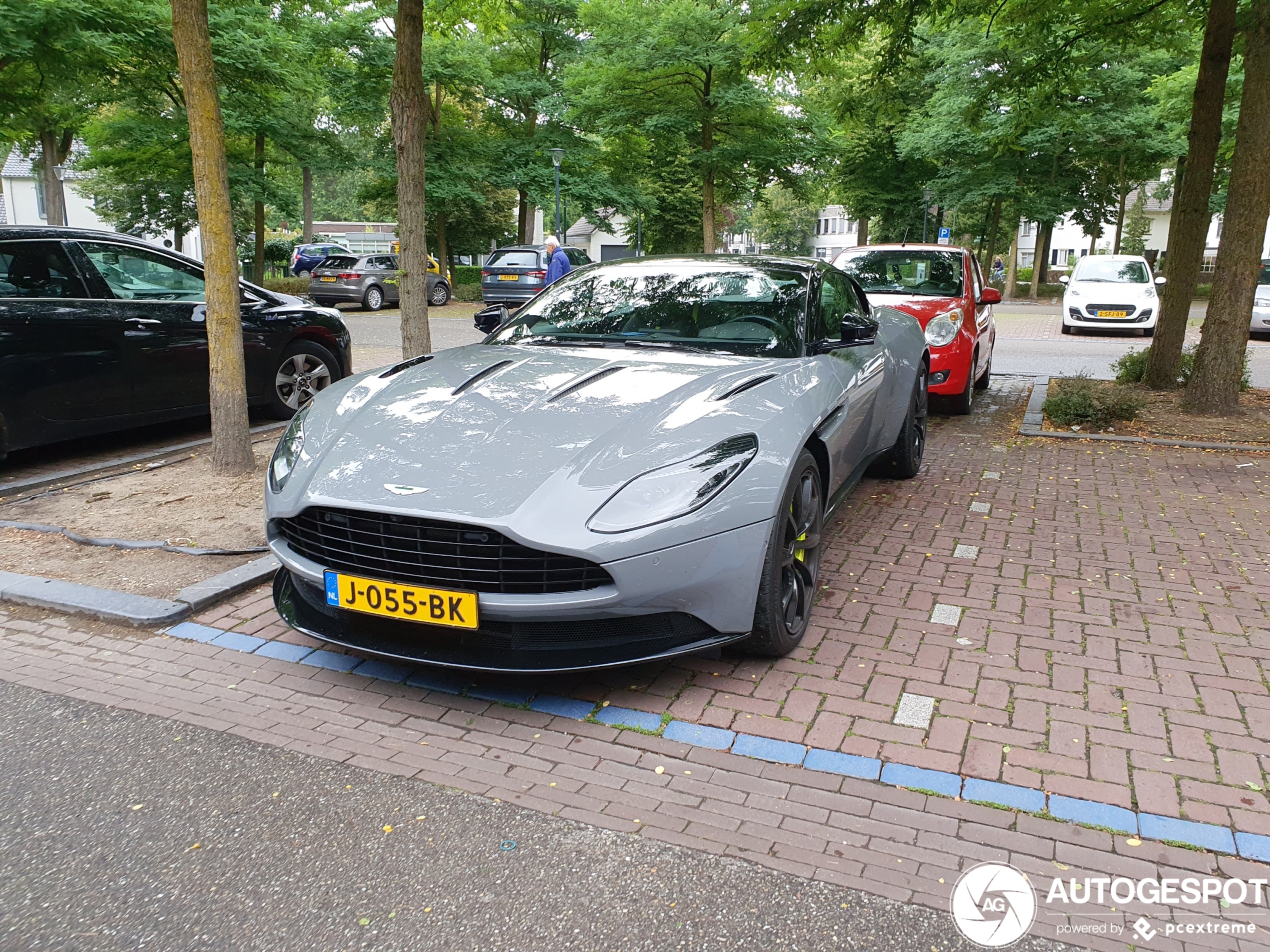 Aston Martin DB11 AMR