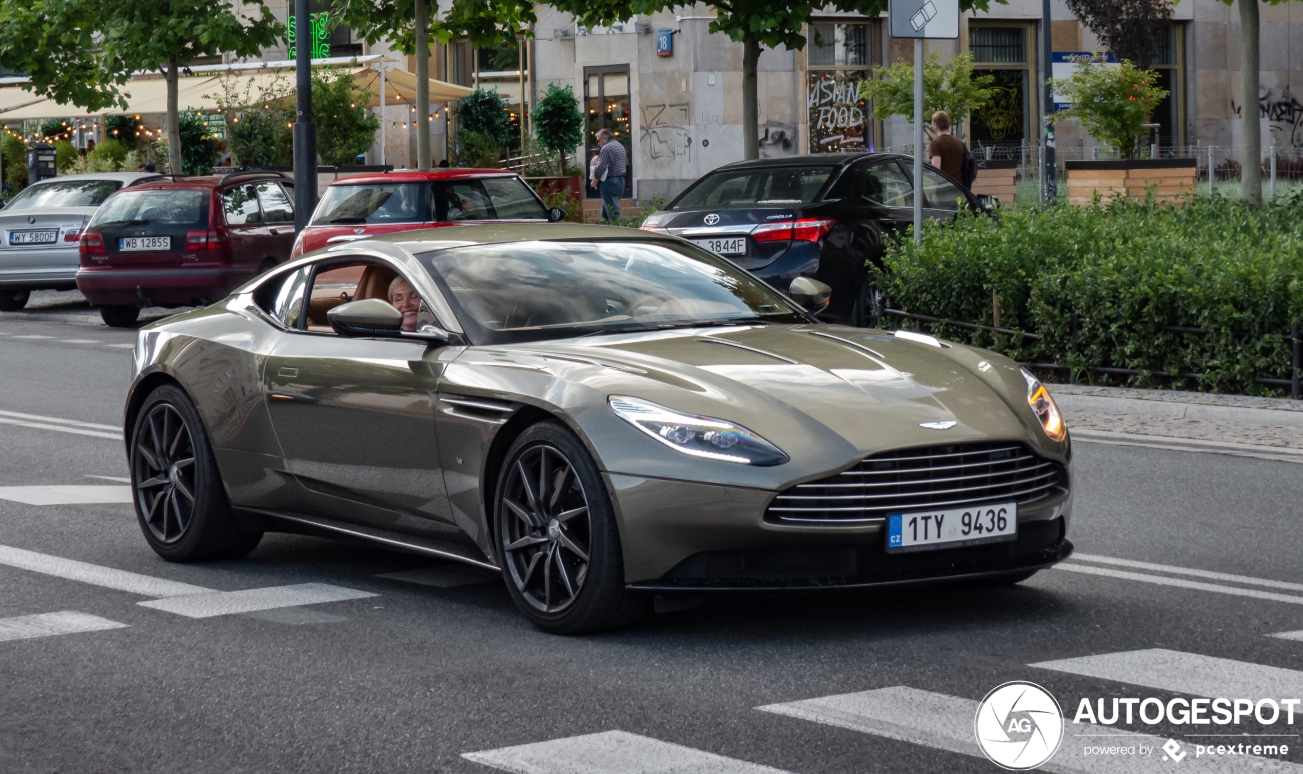 Aston Martin DB11