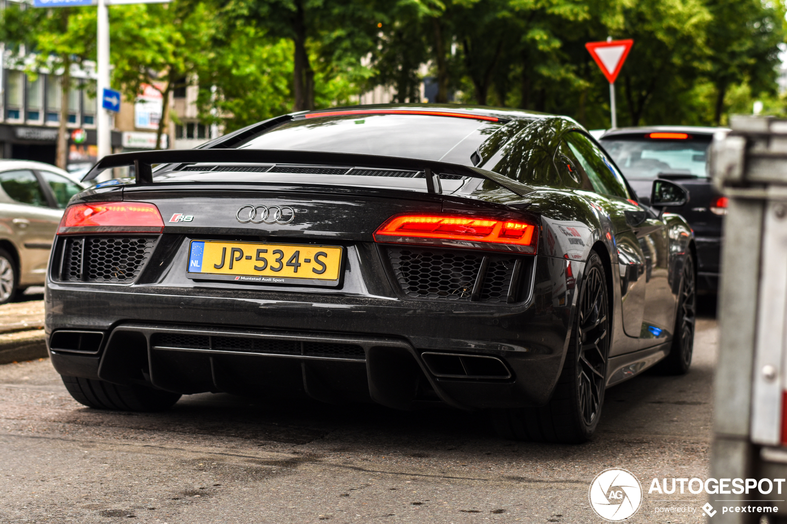 Audi R8 V10 Plus 2015