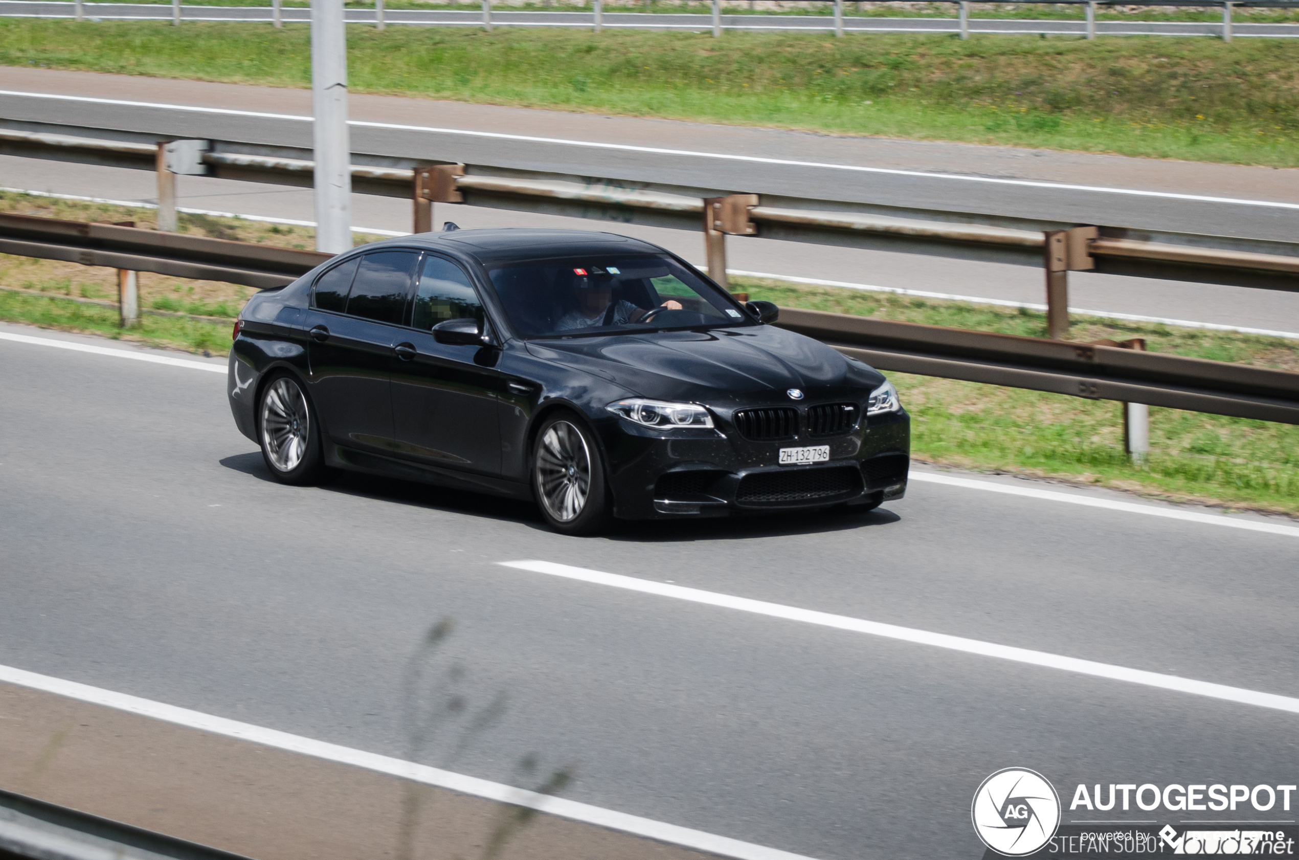 BMW M5 F10 2011