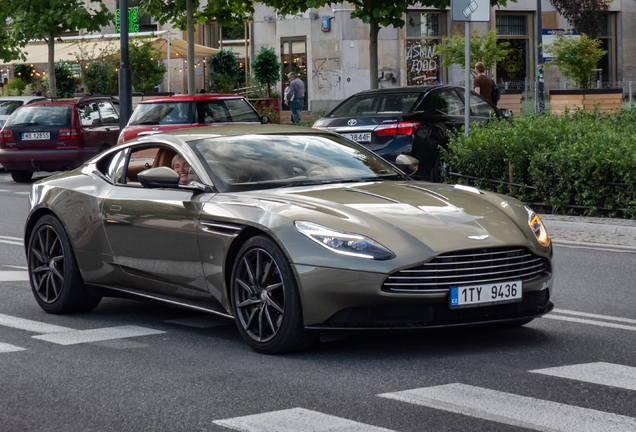 Aston Martin DB11