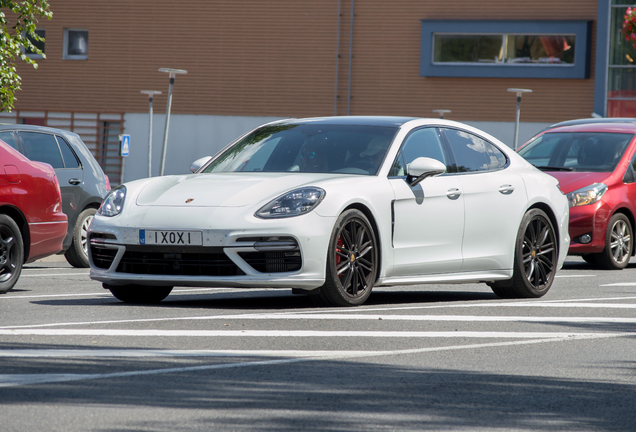 Porsche 971 Panamera Turbo