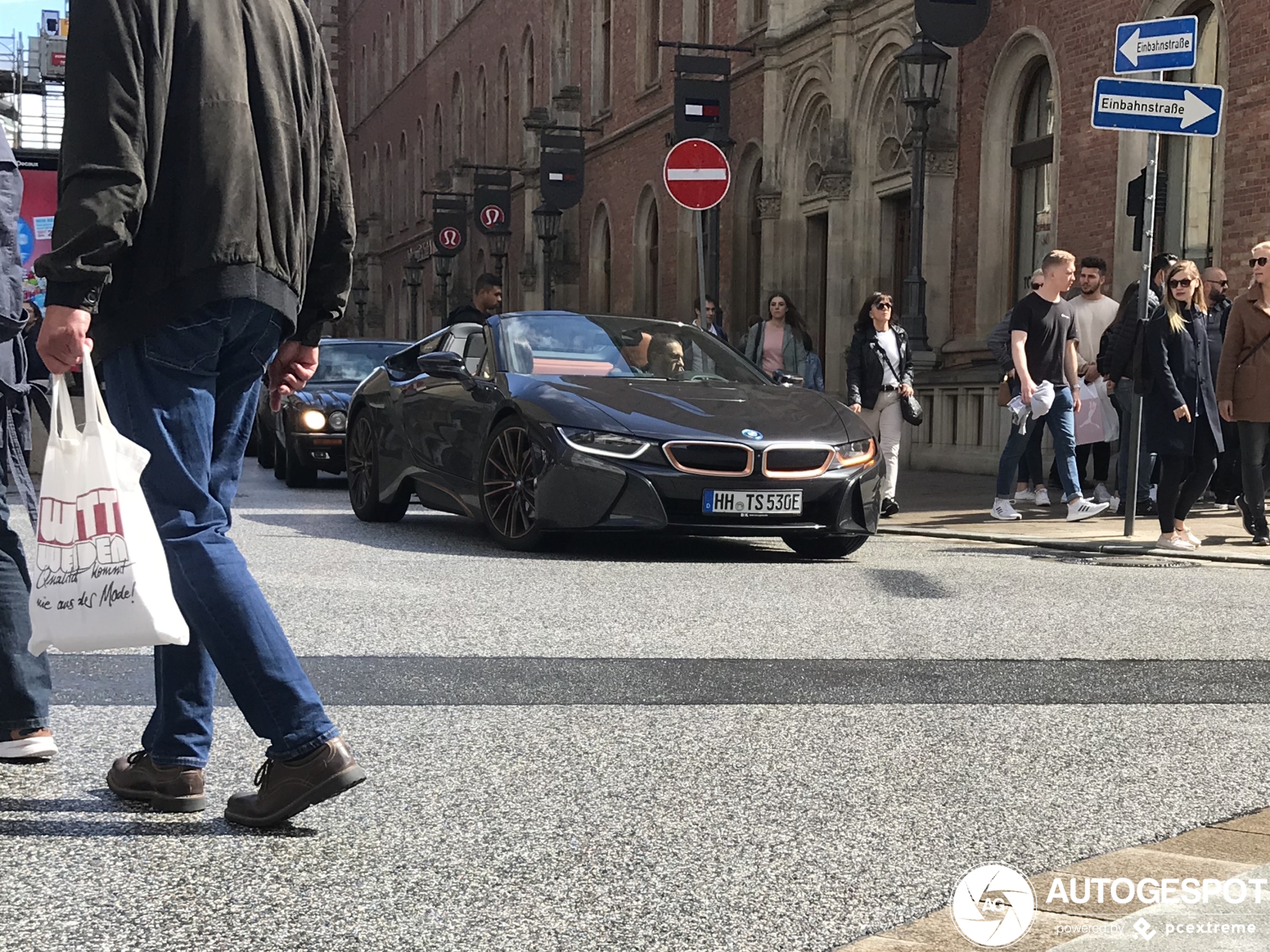 BMW i8 Roadster Ultimate Sophisto Edition