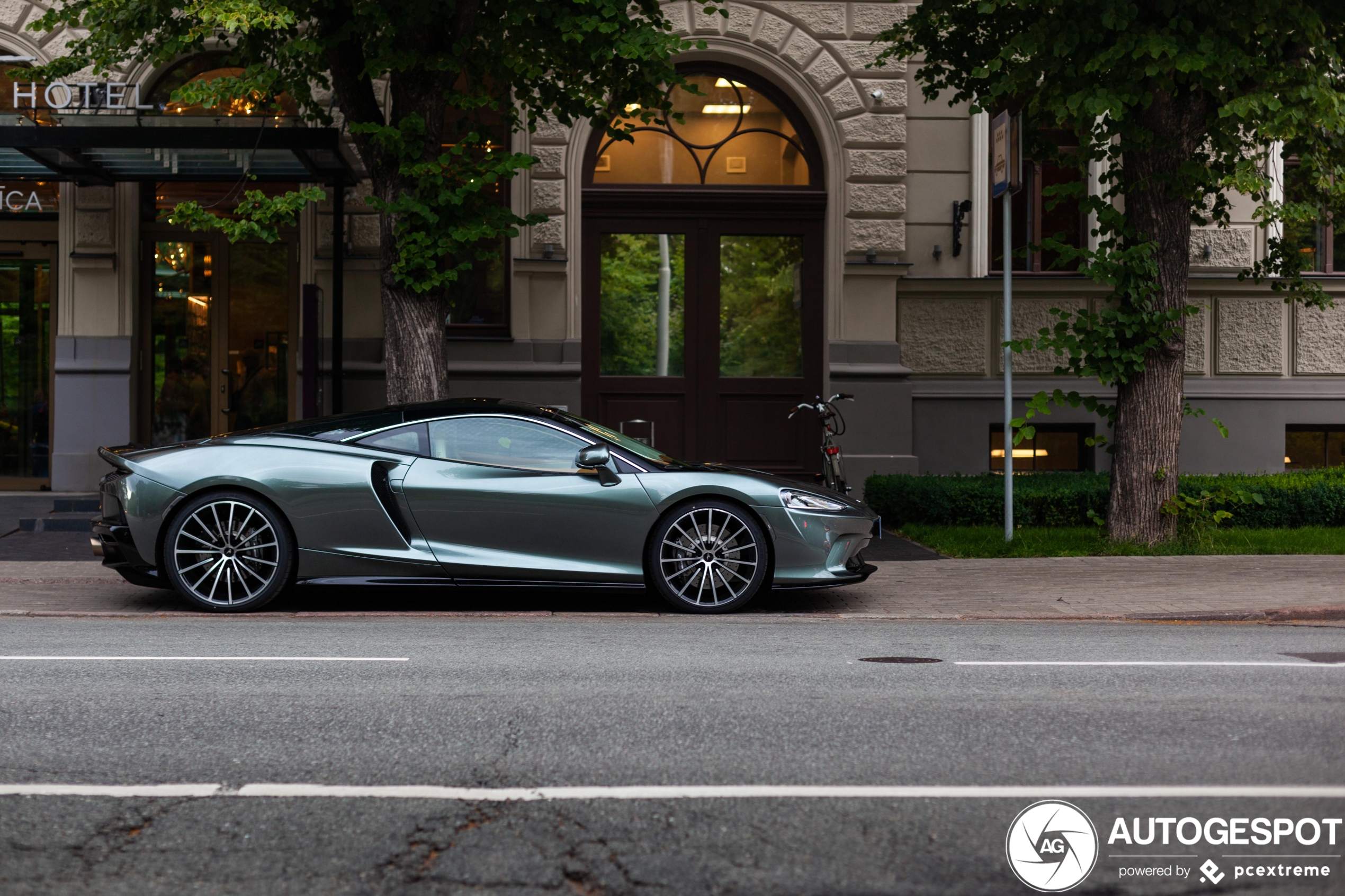 McLaren GT