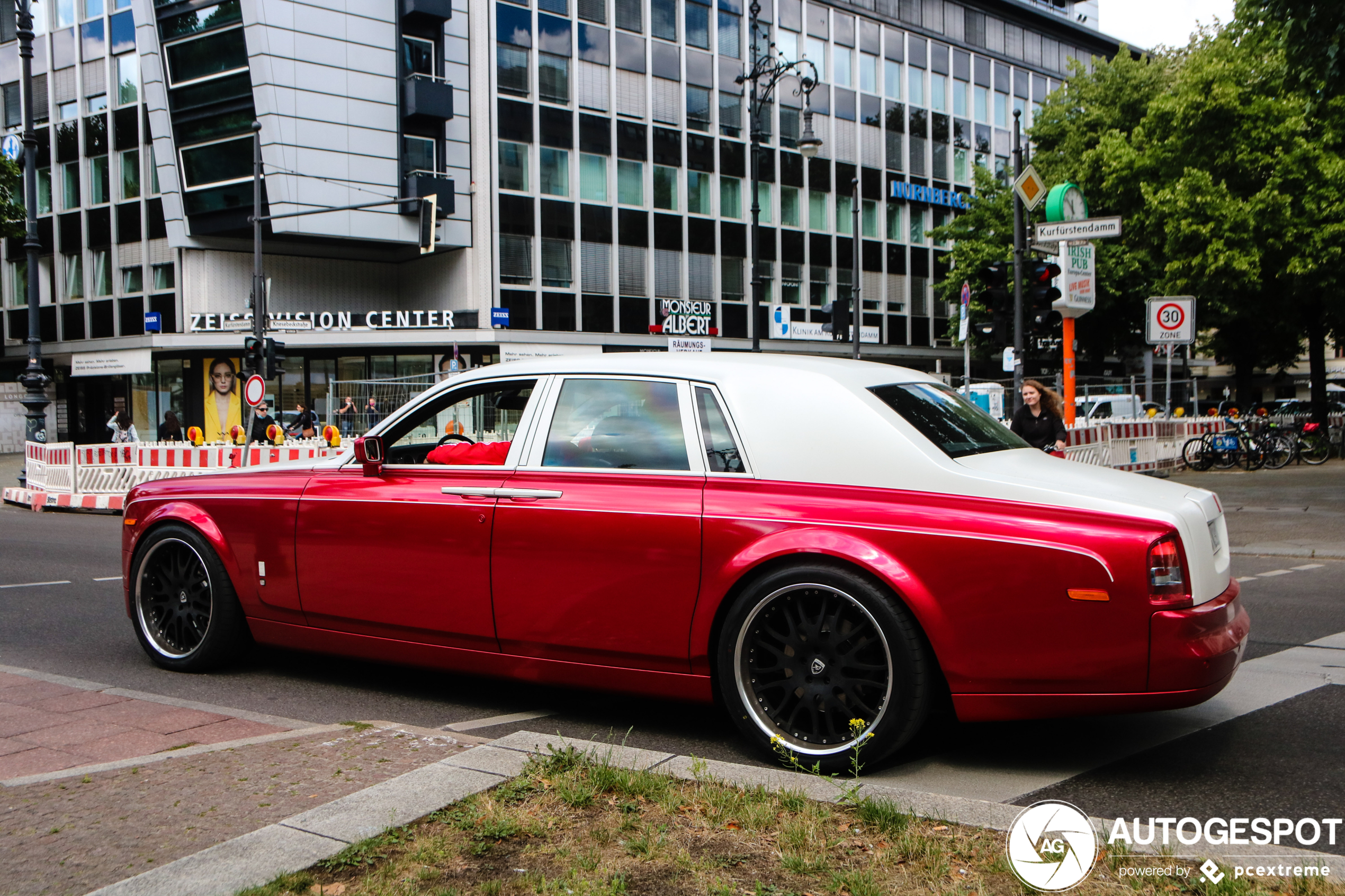 Rolls-Royce Phantom kan dienst doen als rijdend bordeel