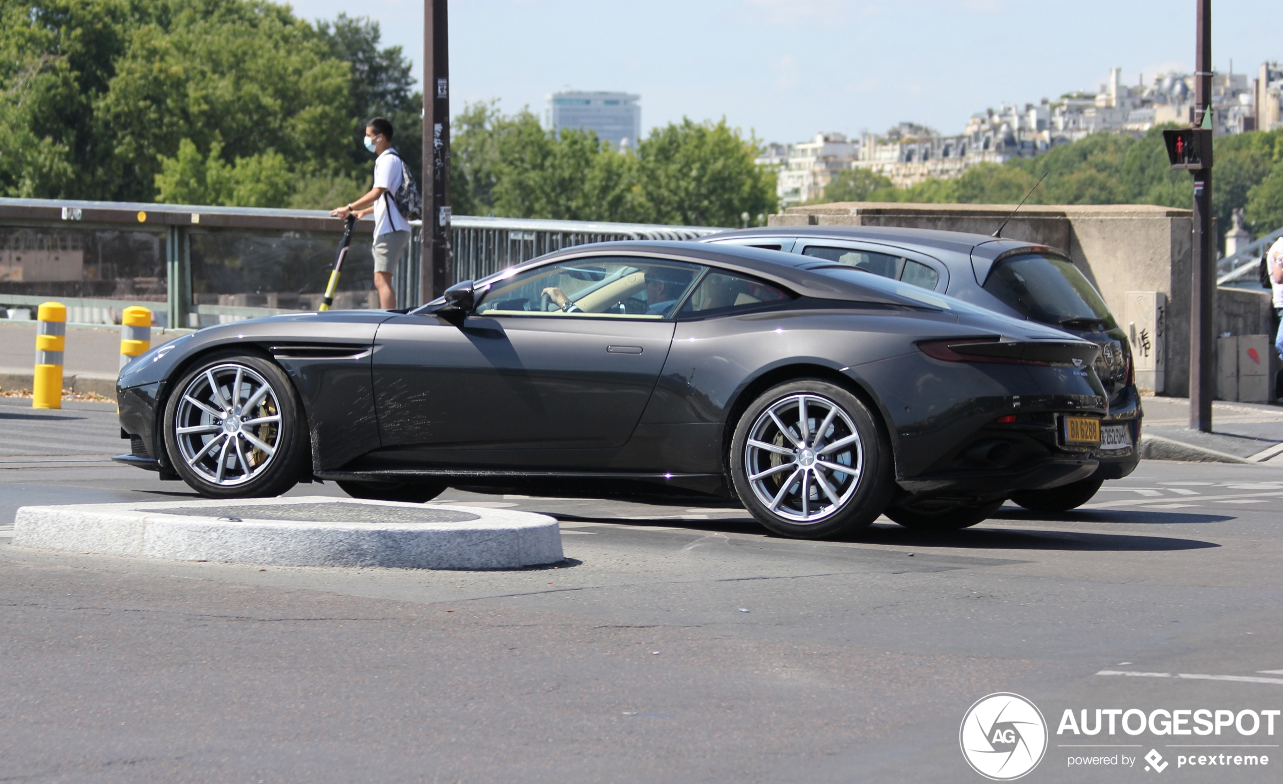 Aston Martin DB11 V8