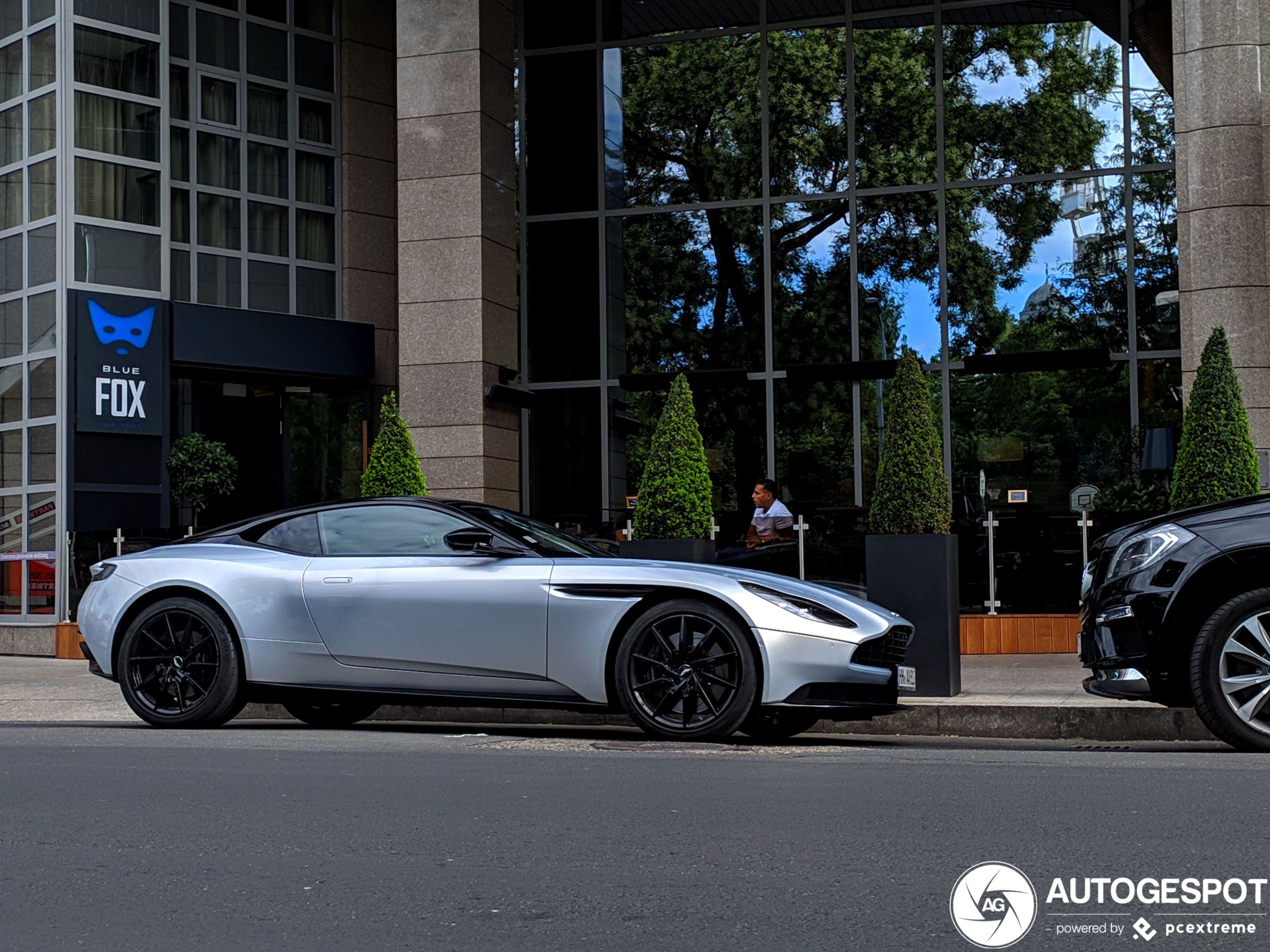 Aston Martin DB11 V8