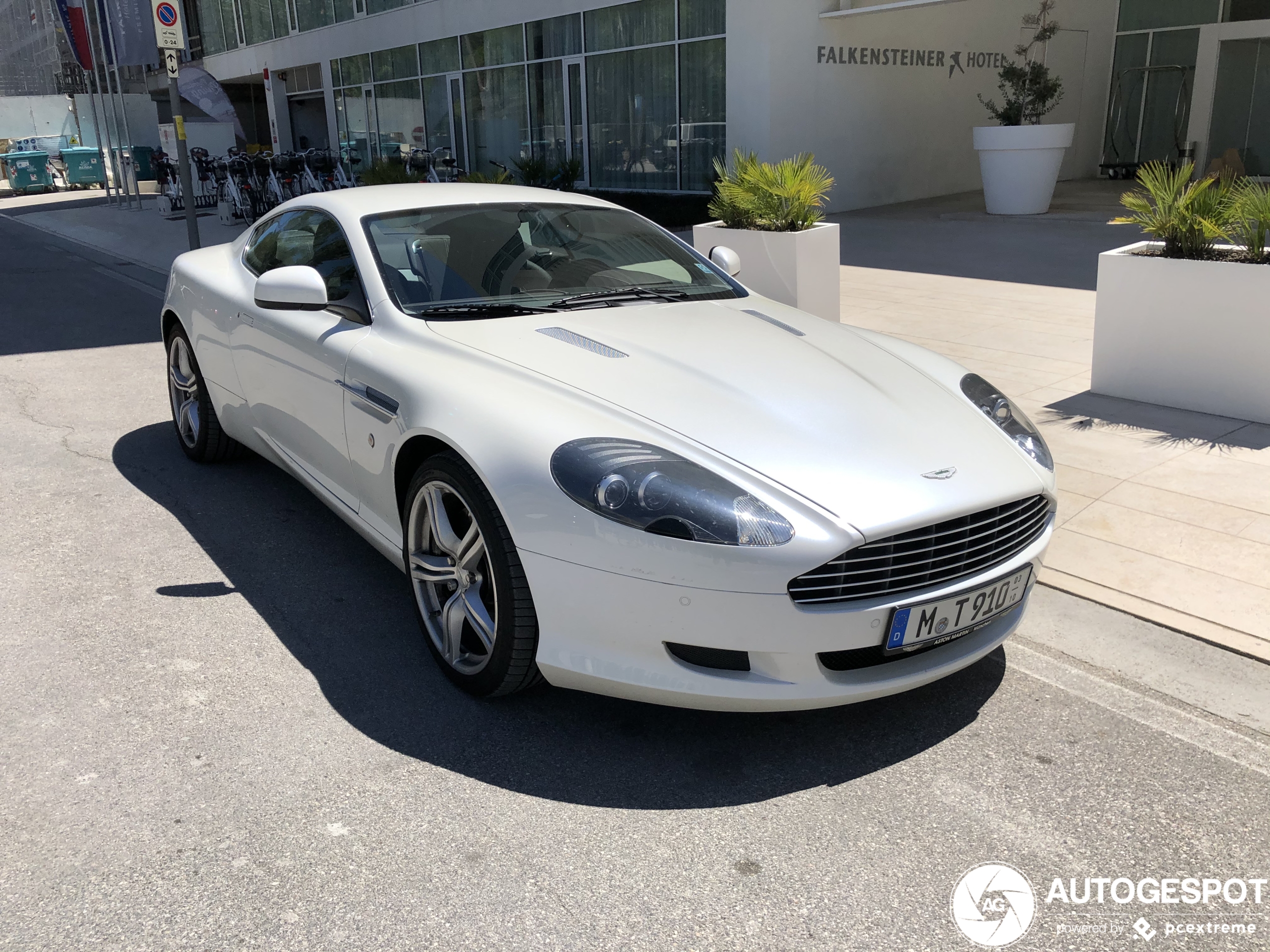 Aston Martin DB9