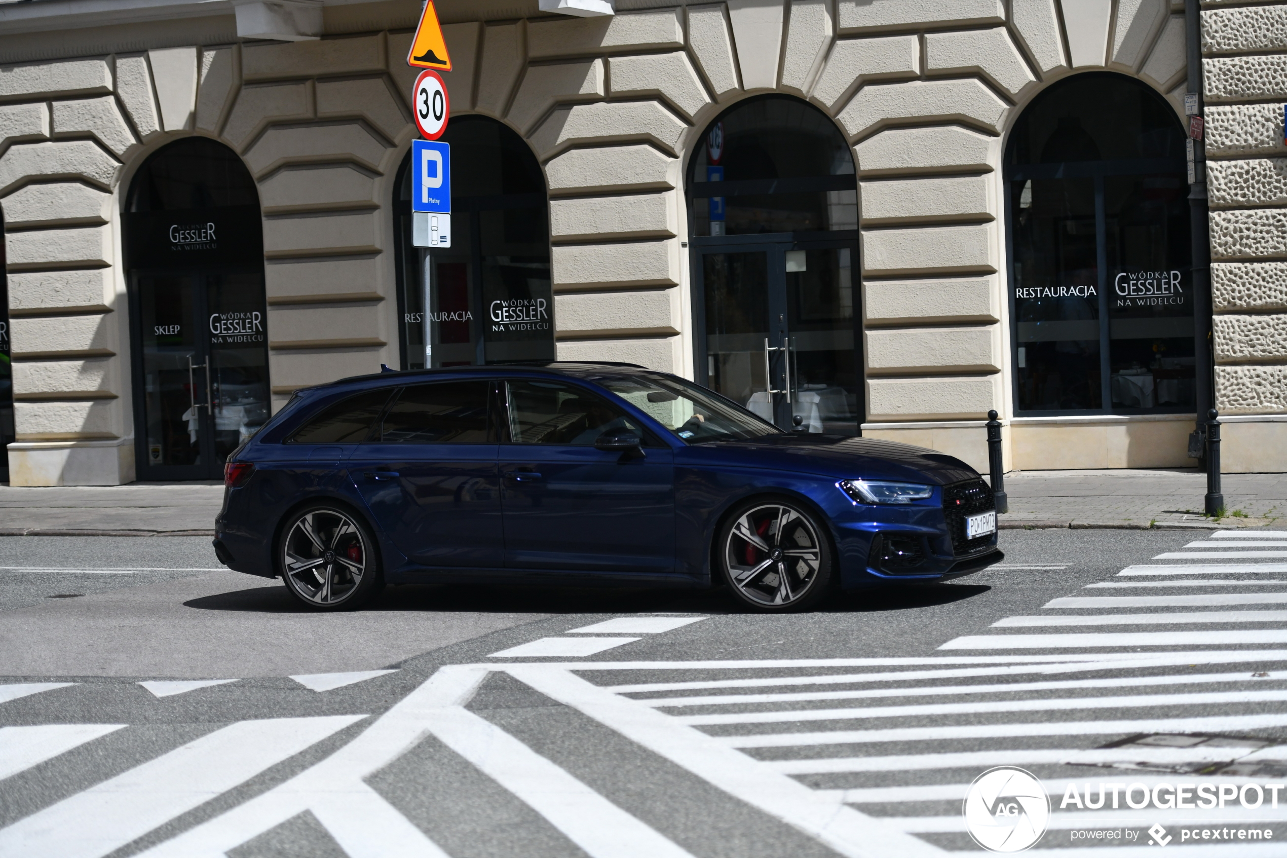 Audi RS4 Avant B9