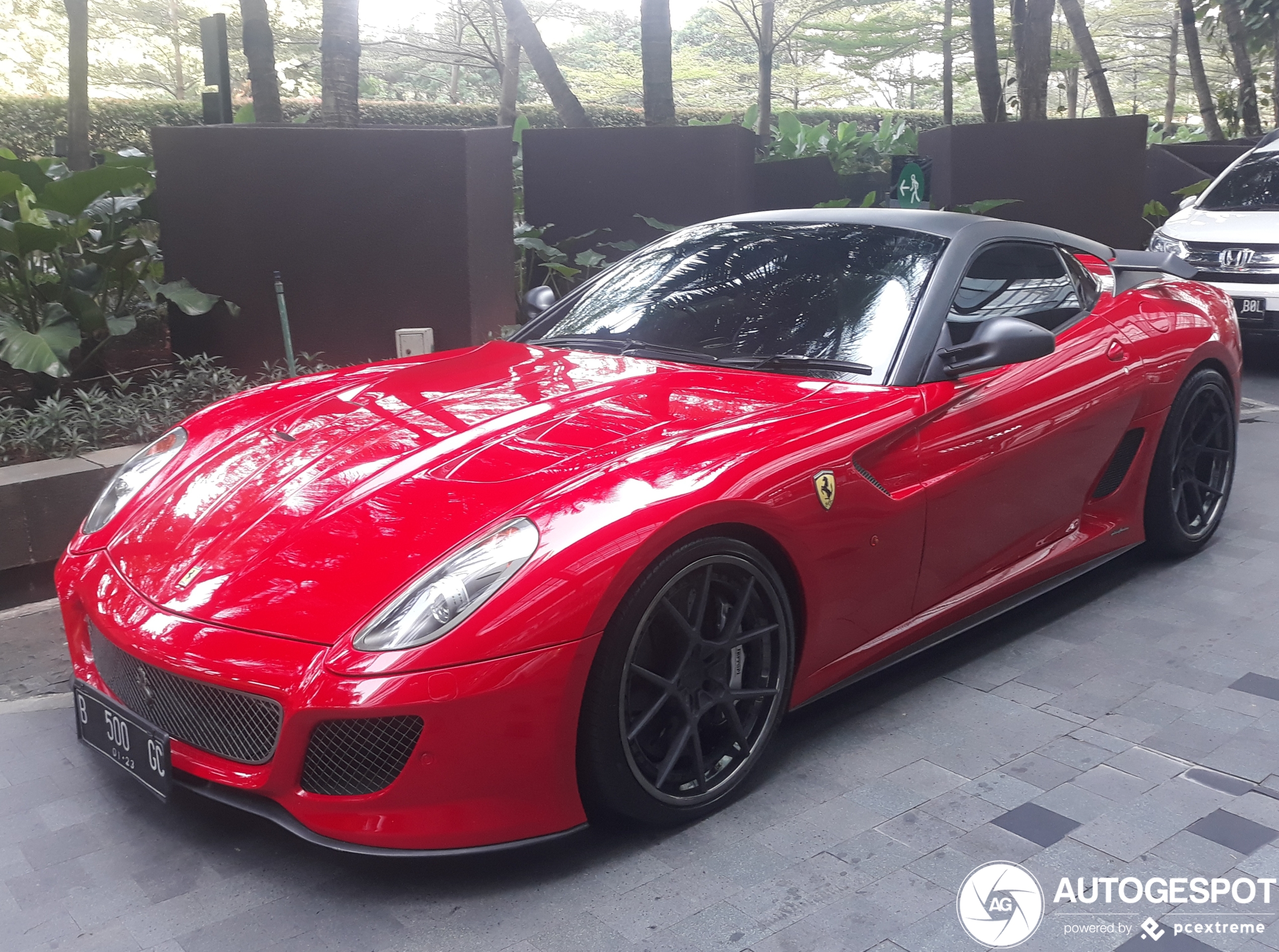 Ferrari 599 GTO wil op zijn stoerdere broer lijken