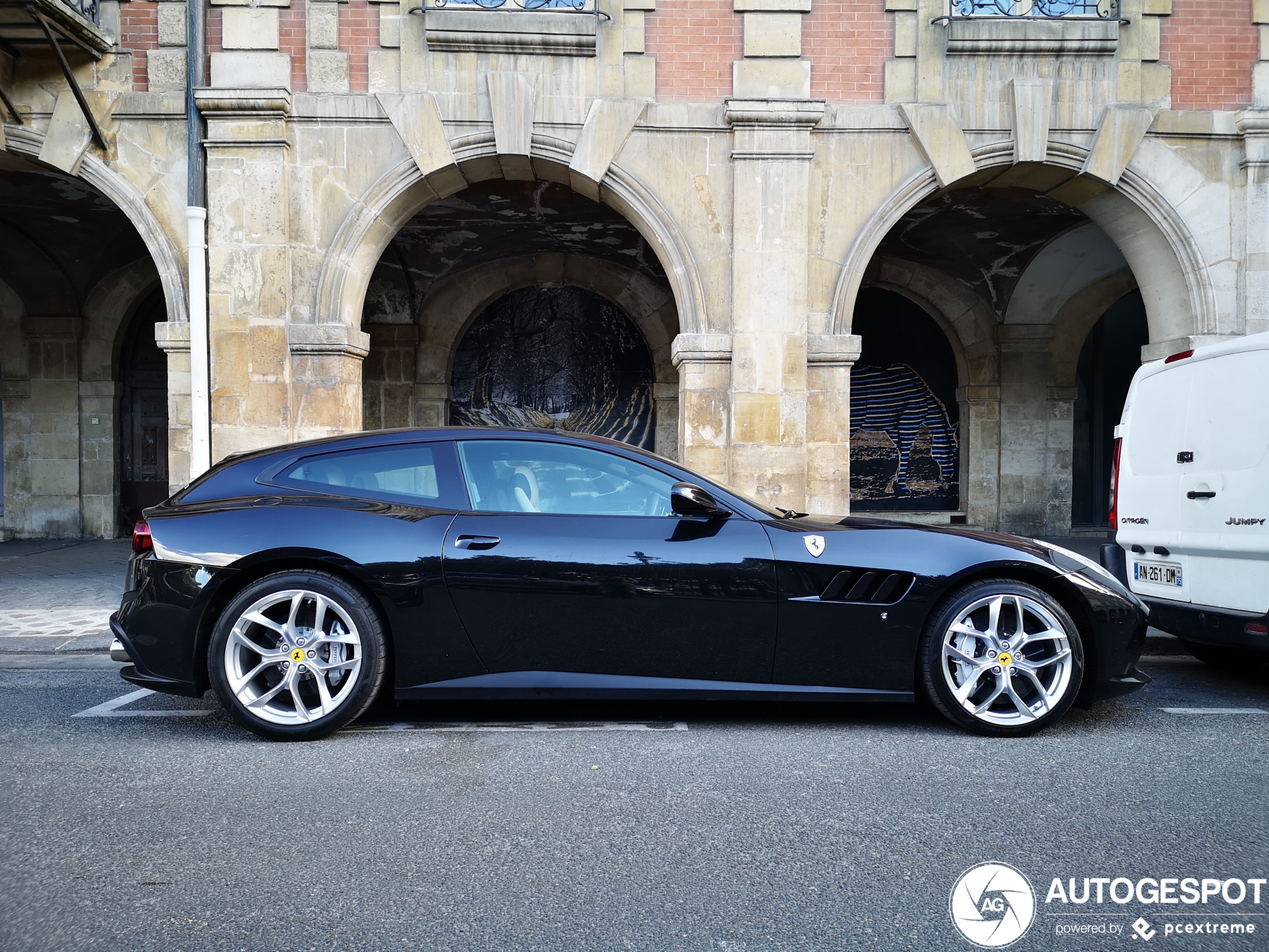 Ferrari GTC4Lusso T