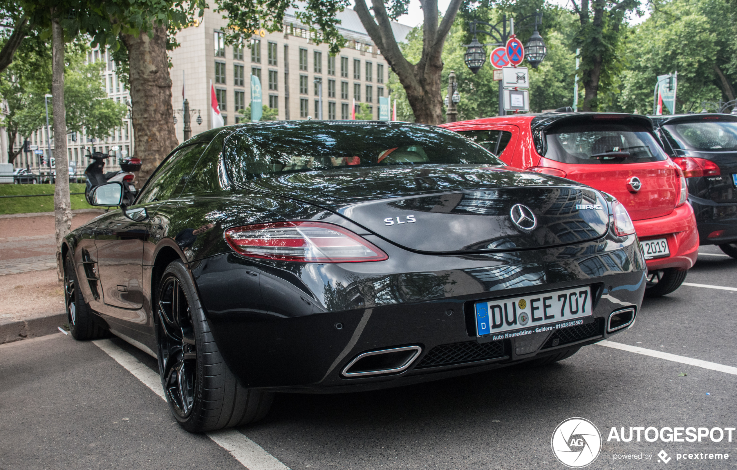 Mercedes-Benz SLS AMG