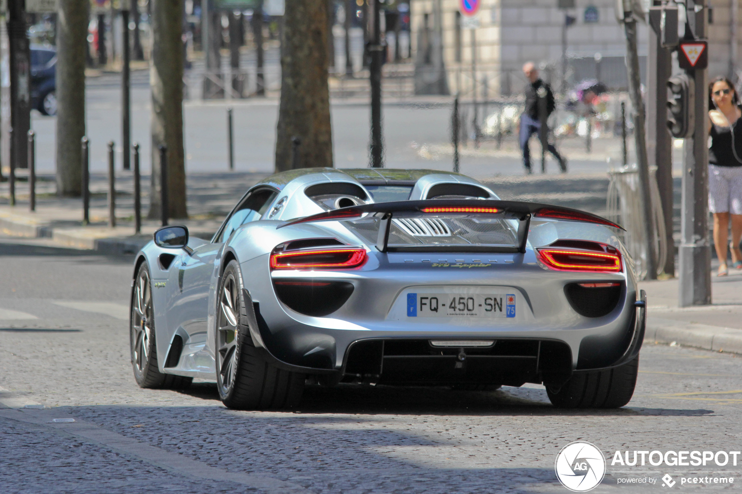 Porsche 918 Spyder Weissach Package